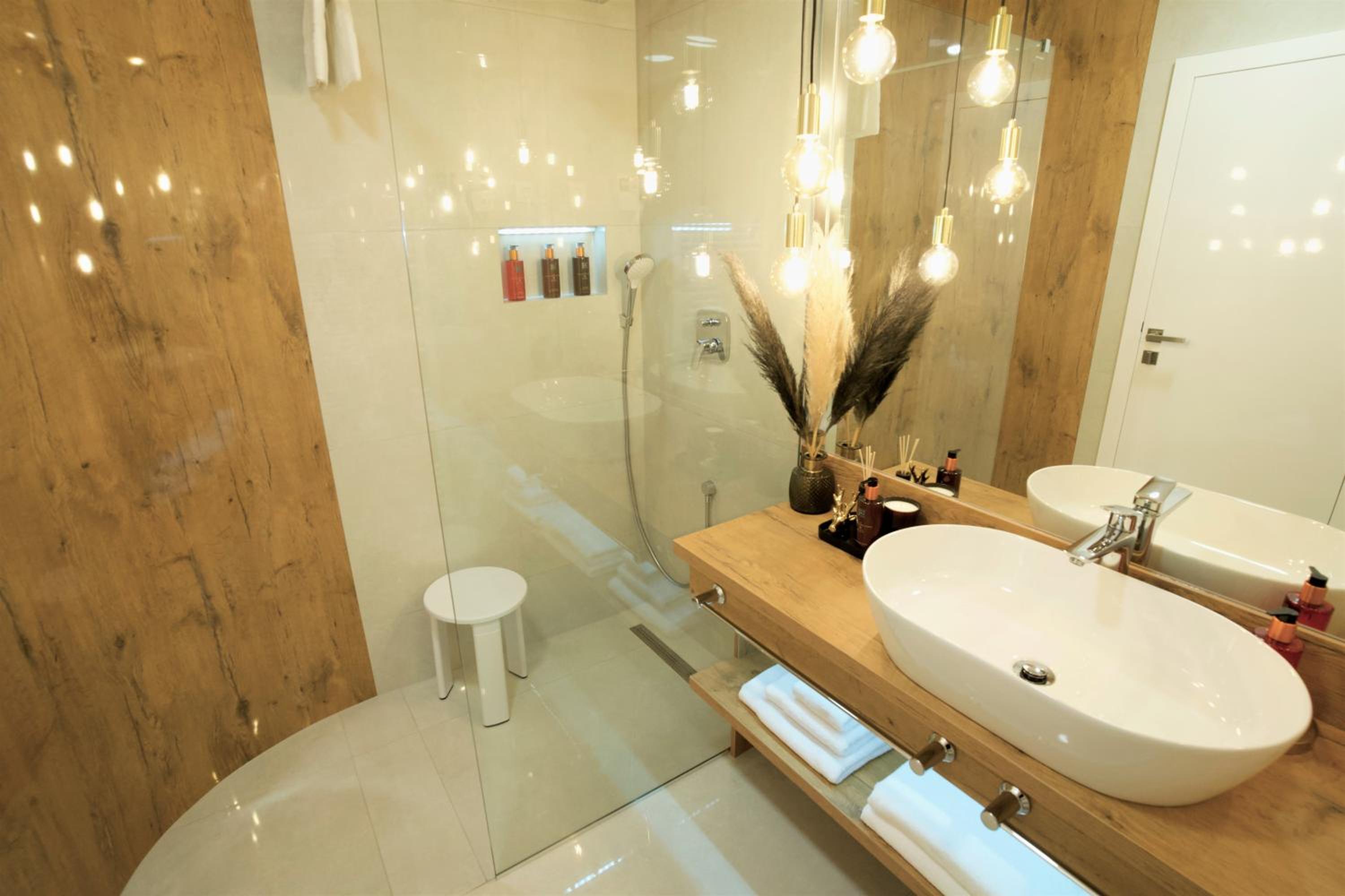 One-Bedroom Apartment - Photo 32