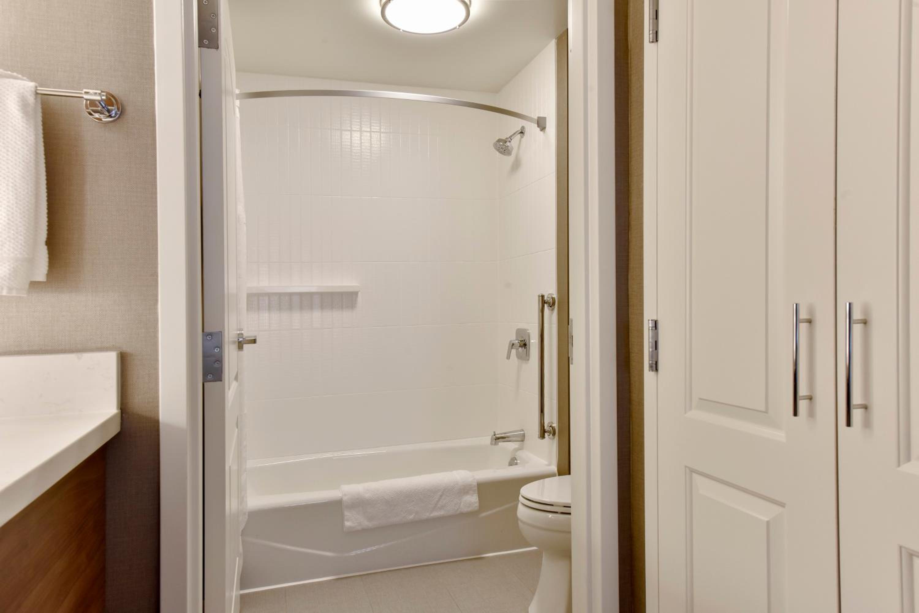 One-Bedroom Suite with Two Queen Beds - Photo 12