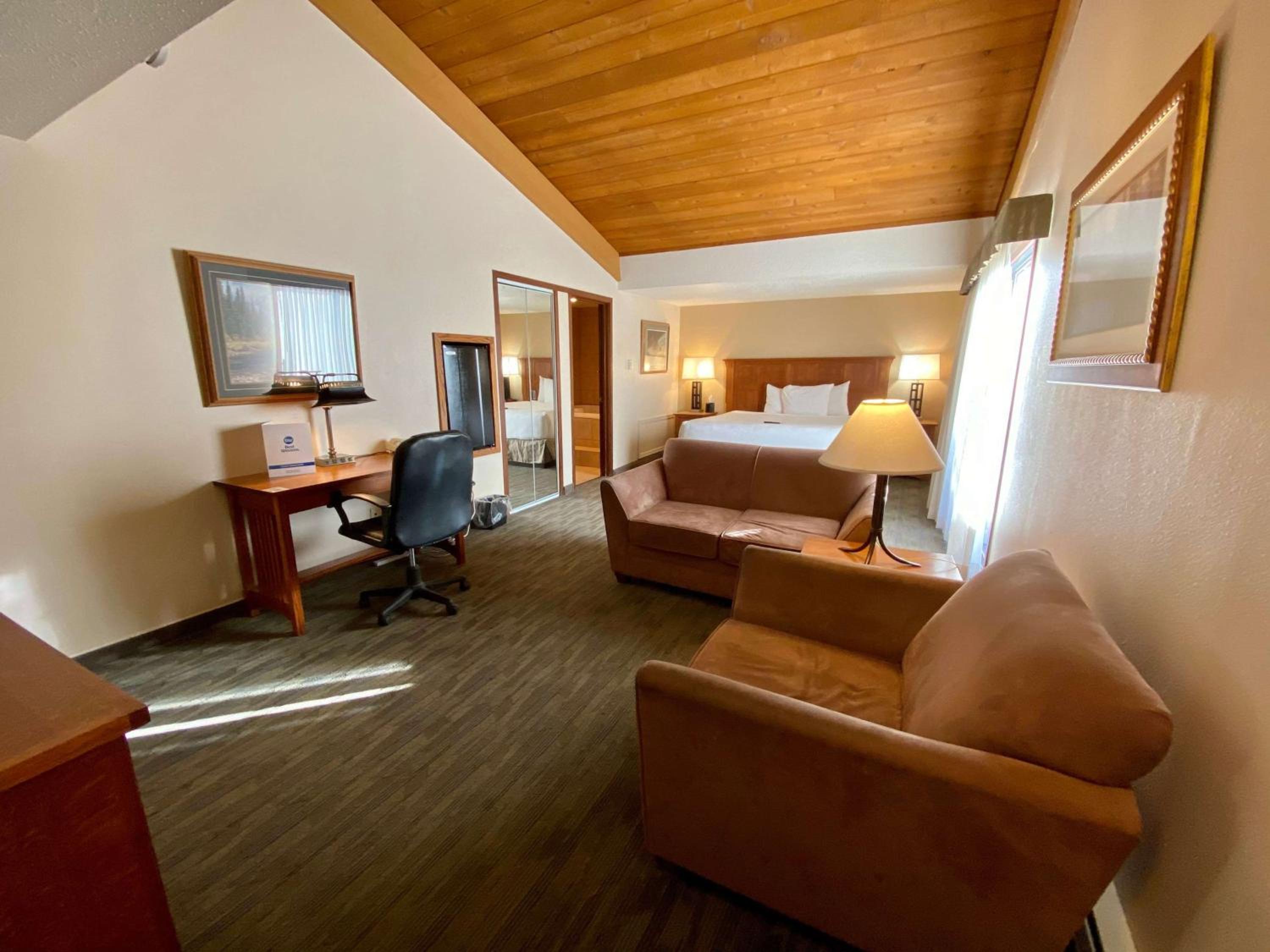 Oversize King Room with Jetted Tub - Photo 1