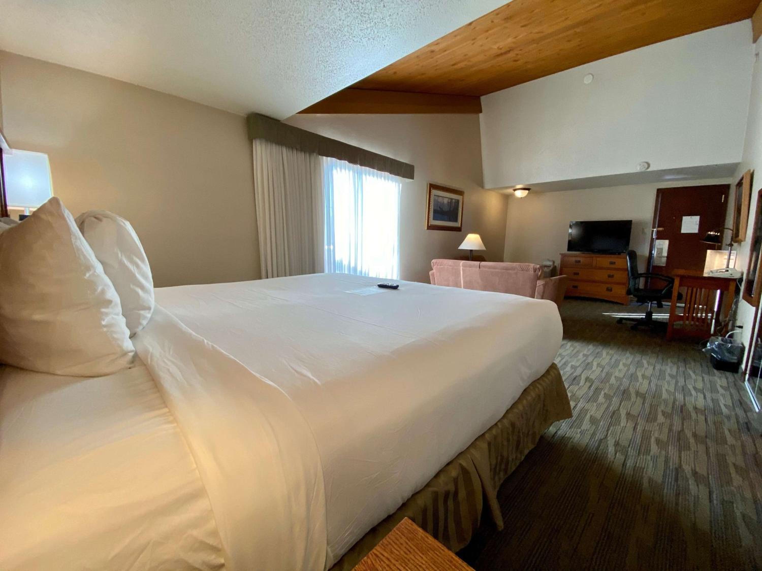 Oversize King Room with Jetted Tub - Photo 6