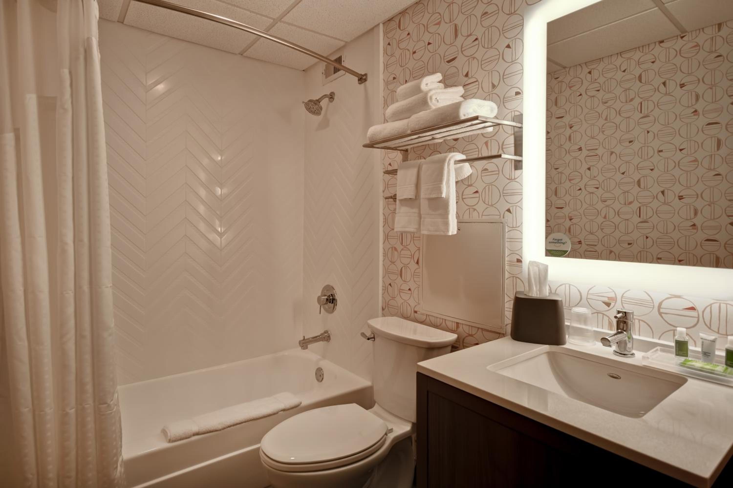Queen Suite with Two Queen Beds photo 2