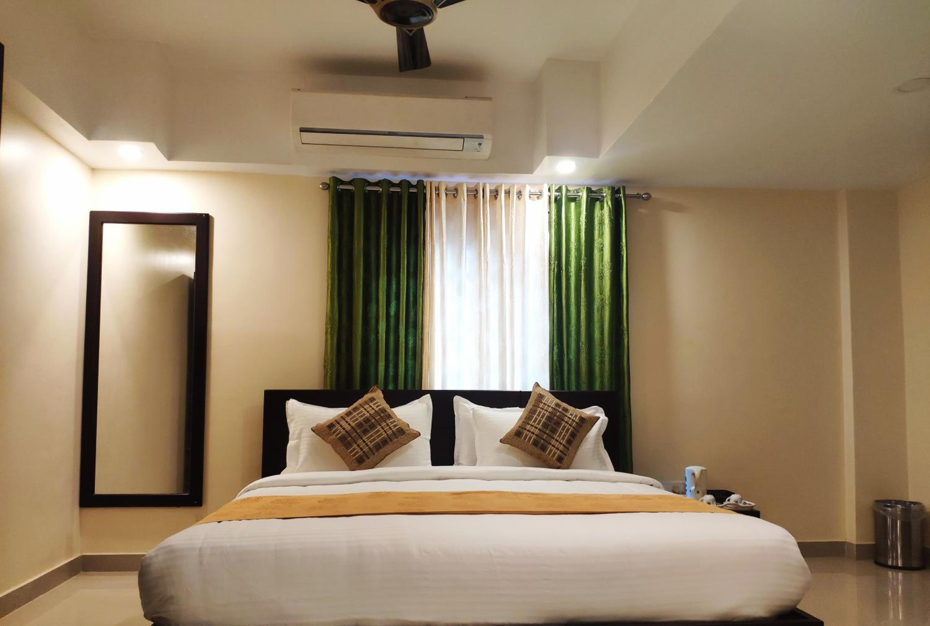 Deluxe Double Room (2 Adults + 1 Child) - Photo 6