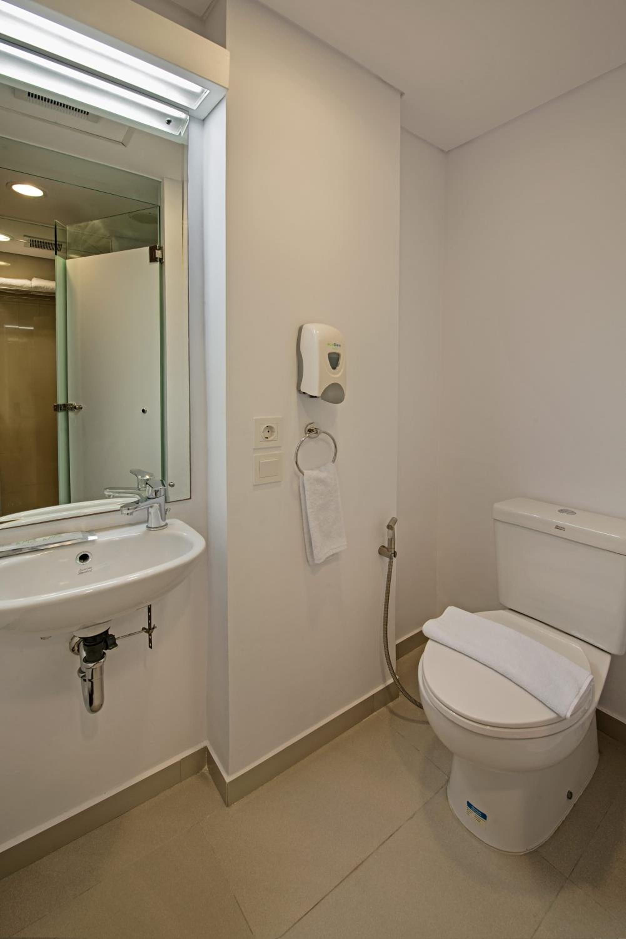 Standard Room - No Window photo 2
