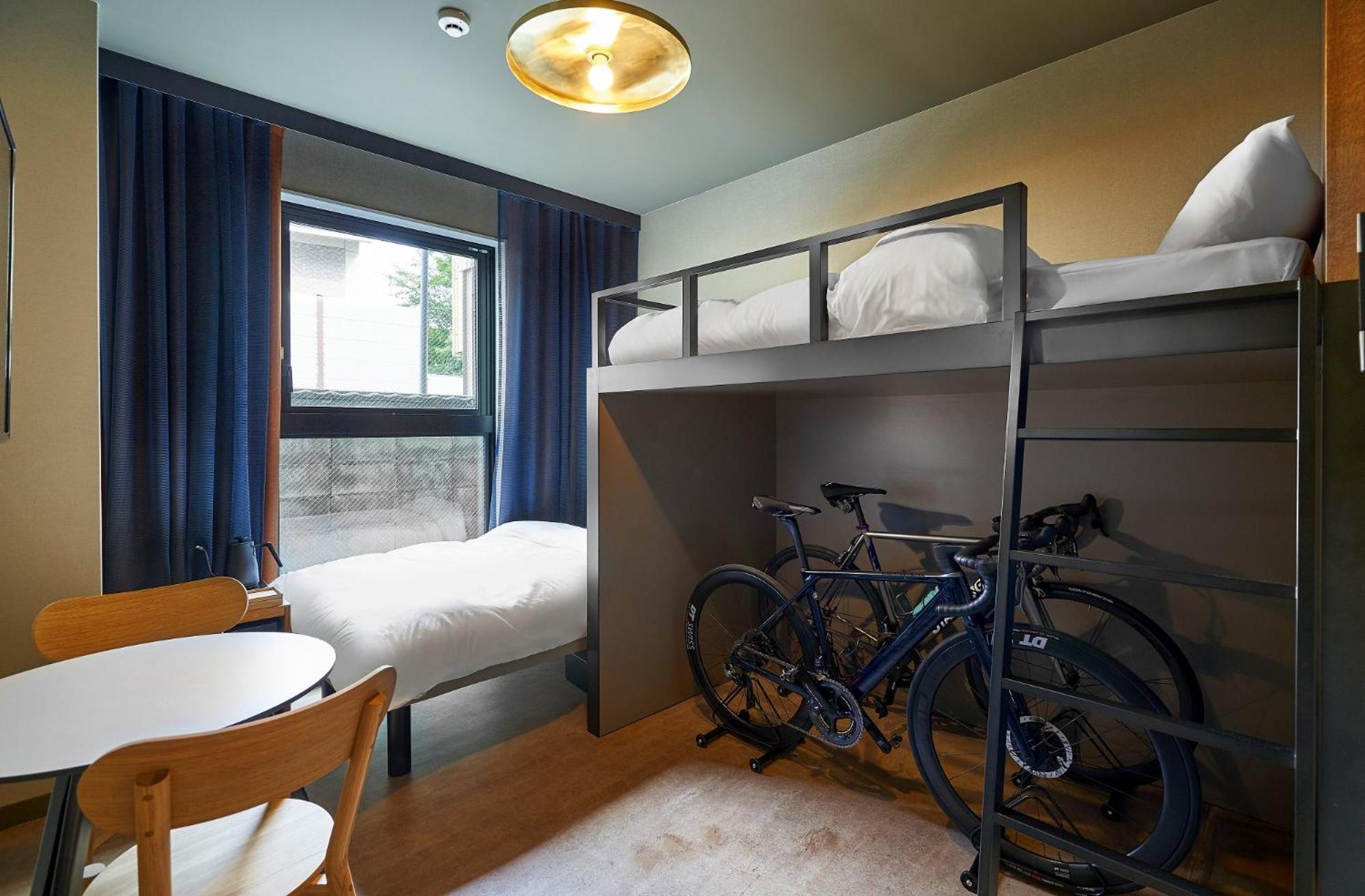 Economy Twin Room - Photo 3