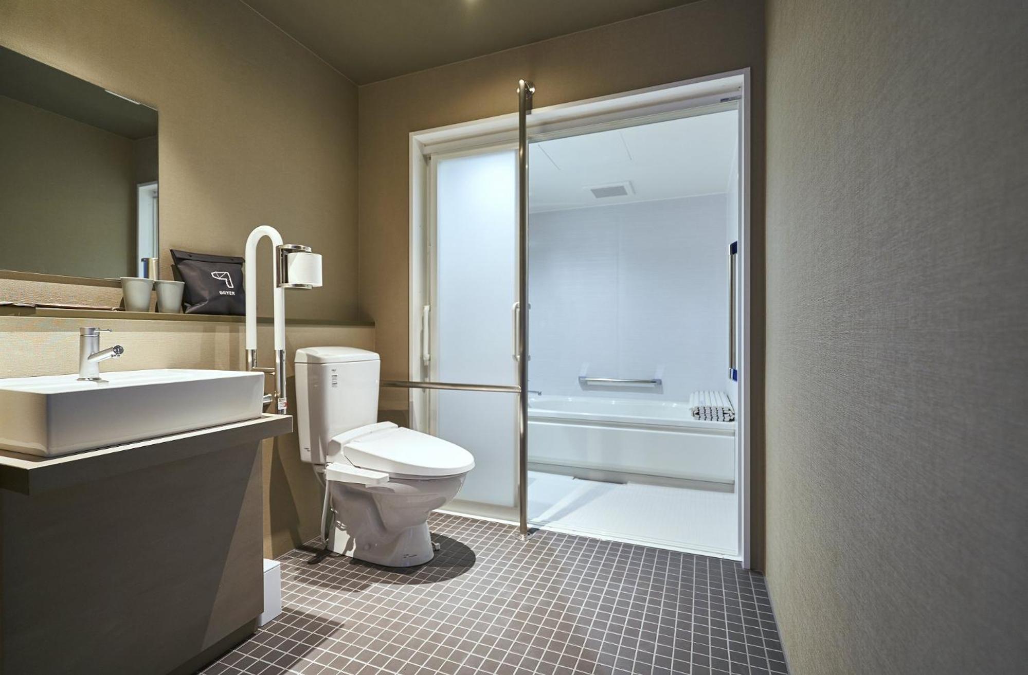 Twin Room - Disability Access - Photo 3