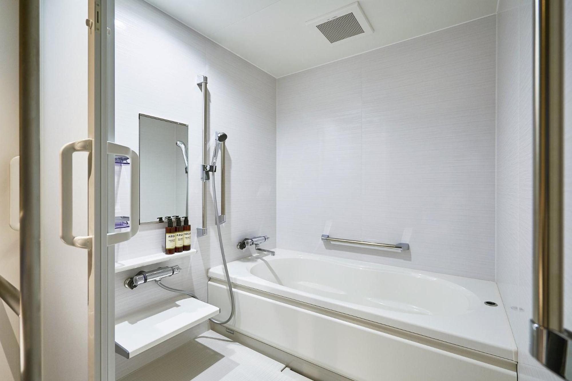 Twin Room - Disability Access - Photo 10