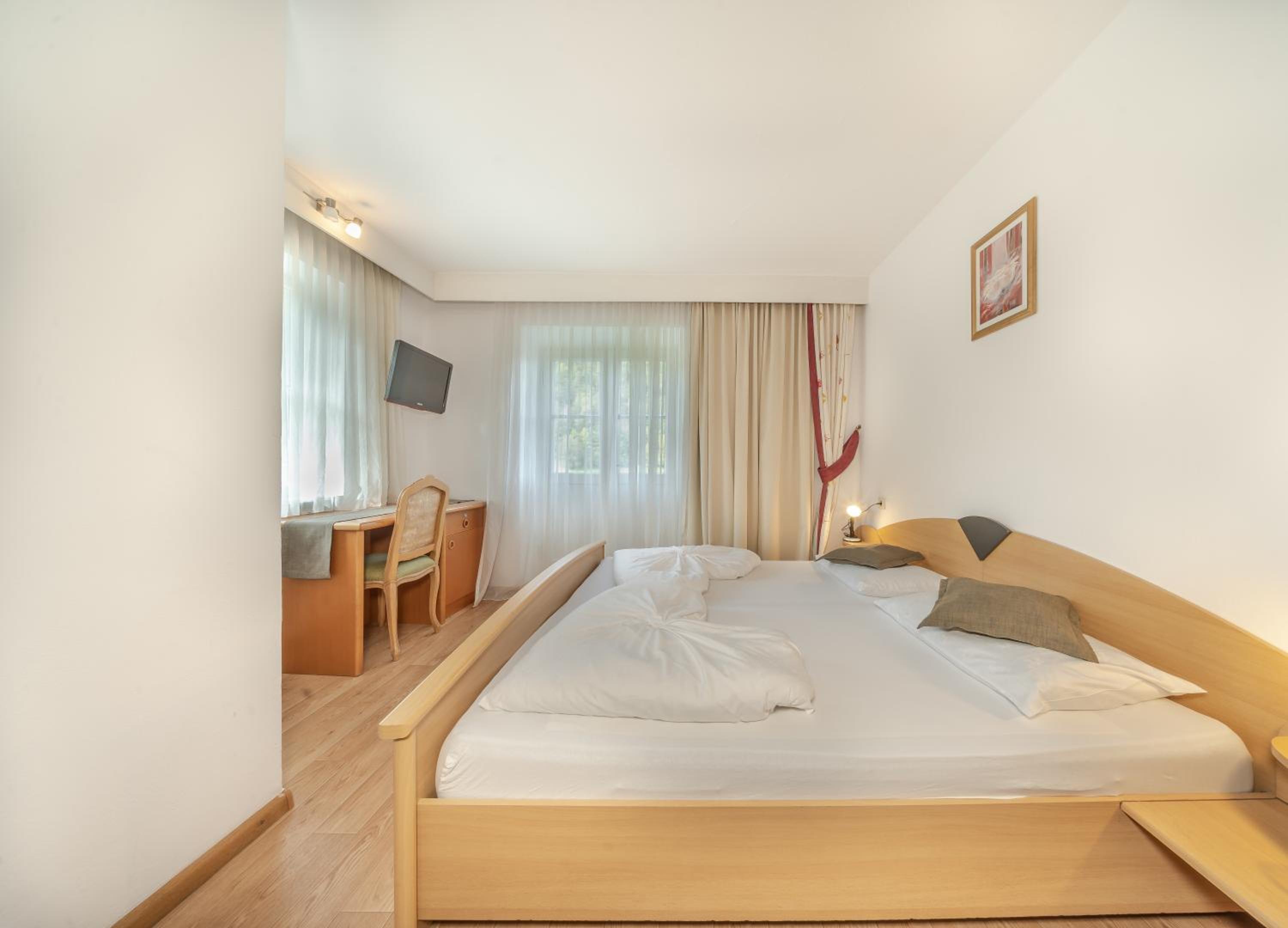 Economy Double Room (2 Stars) - Photo 1