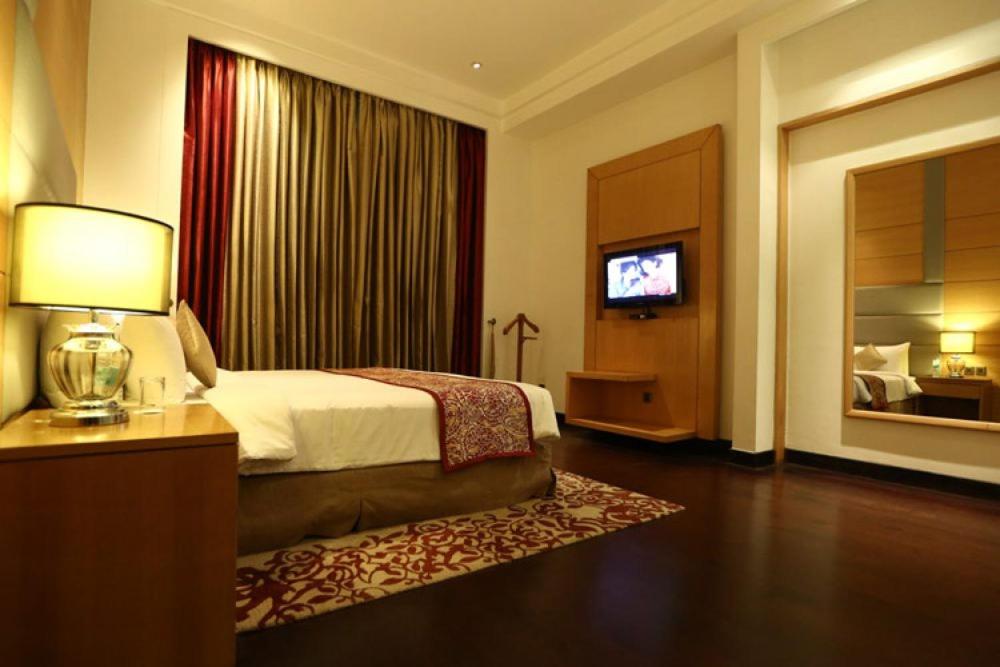 Suite with Pool View photo 3
