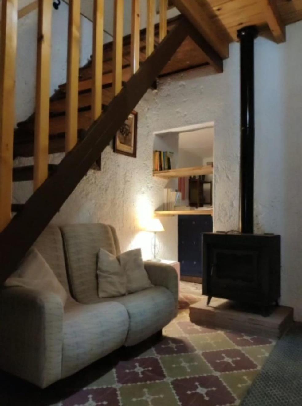 Two-Bedroom House - Photo 9