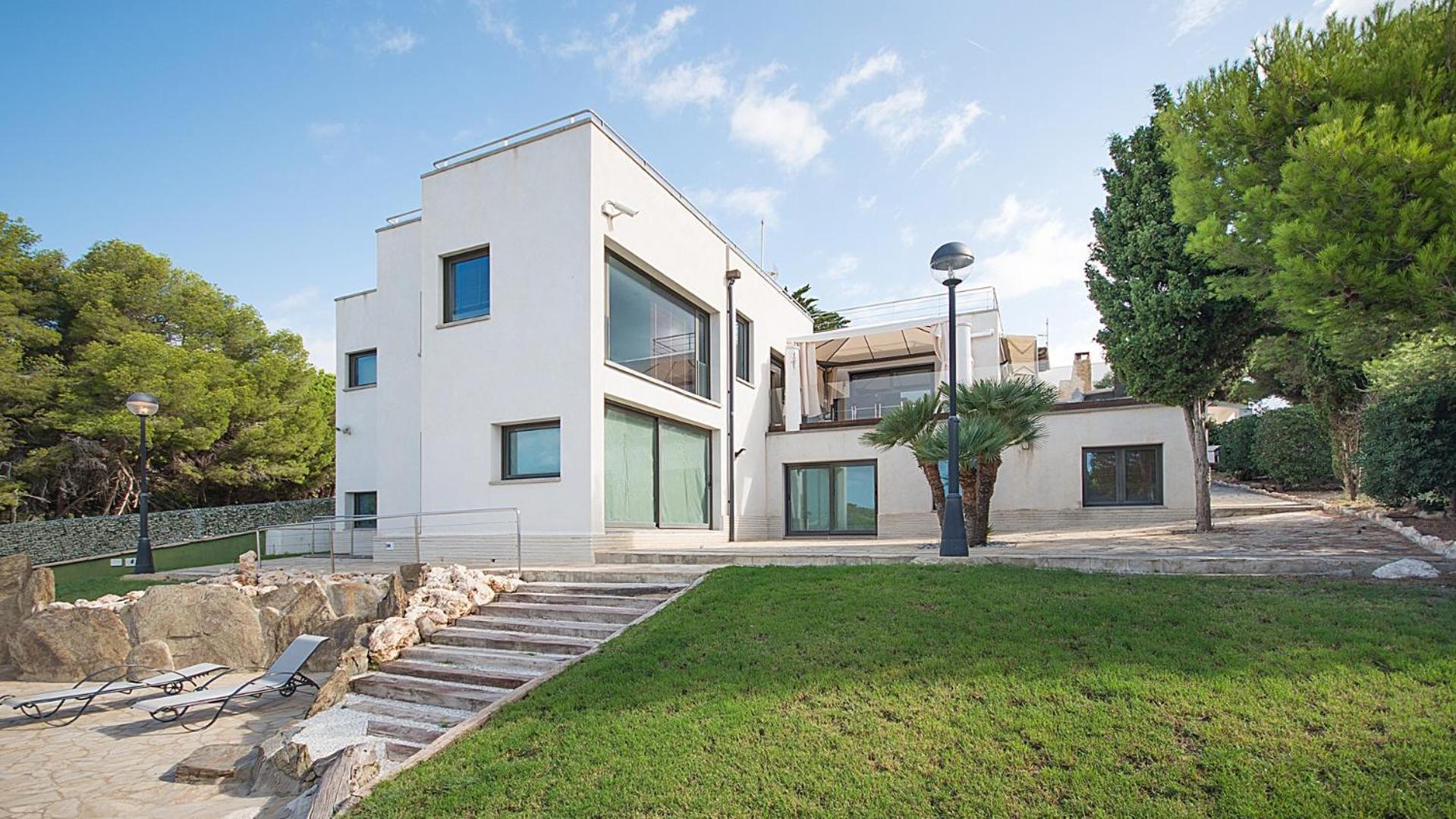Villa photo 2