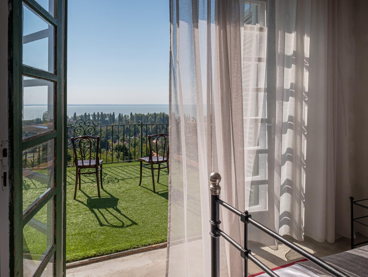 Double Room with Lake View photo 3