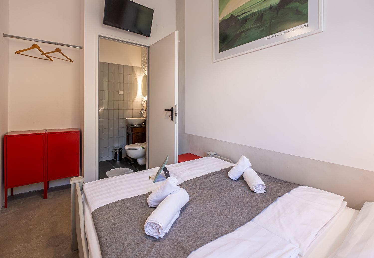 Budget Double Room photo 3