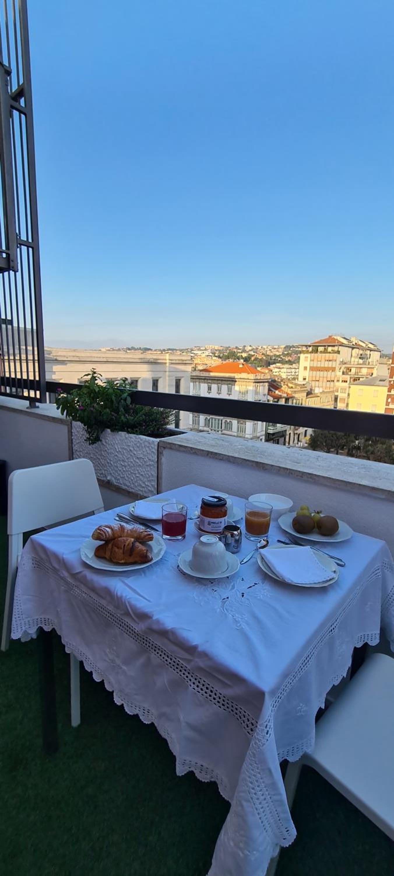 Double Room with Balcony - Photo 13