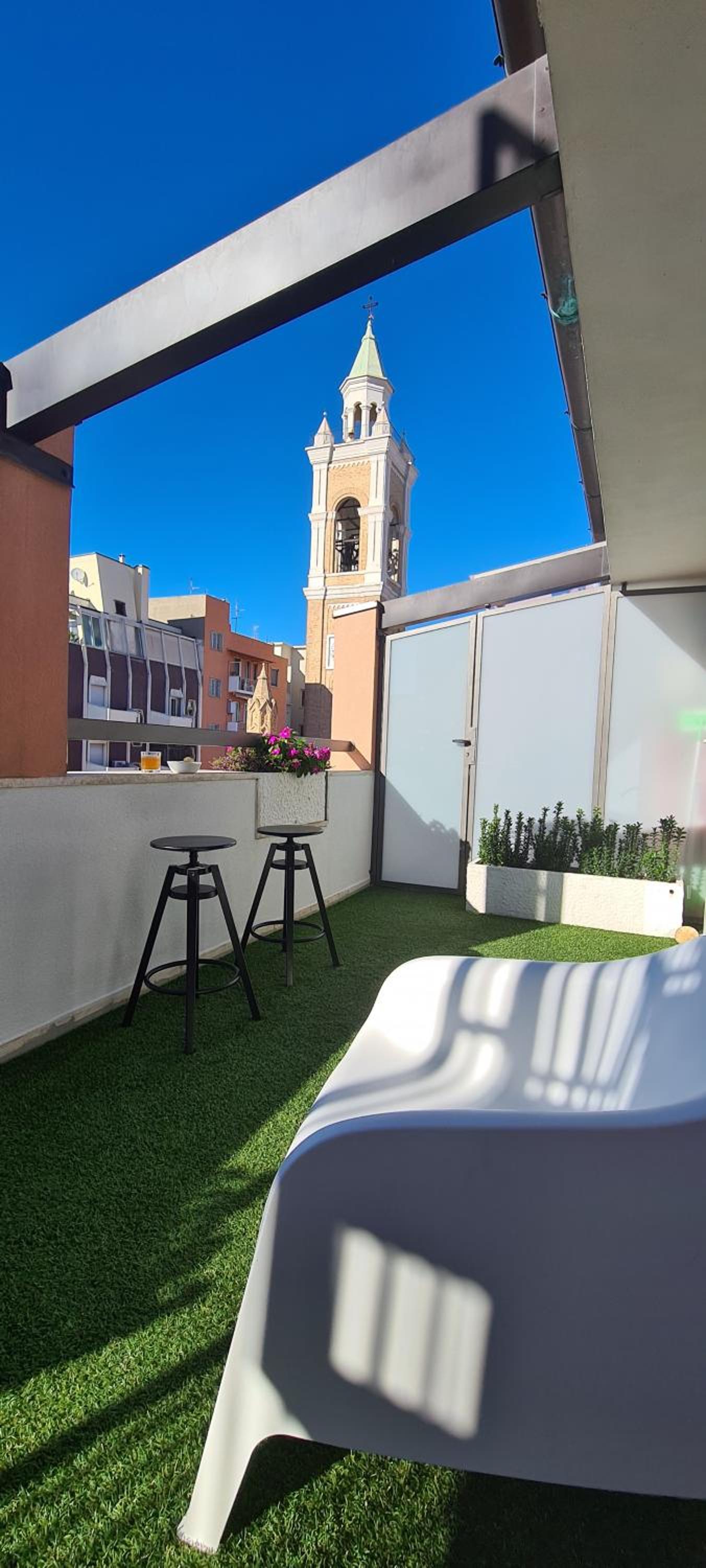Double Room with Balcony - Photo 12