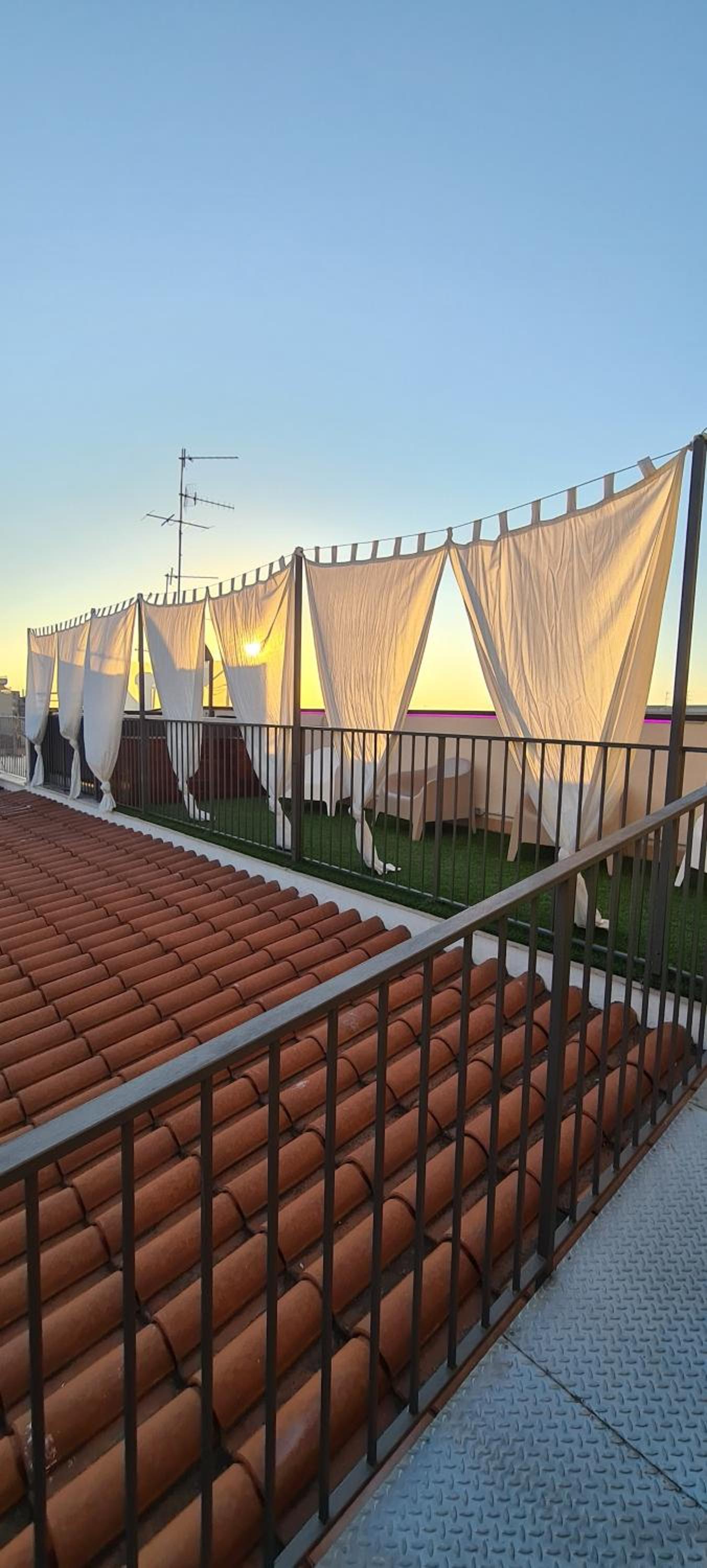 Double Room with Balcony - Photo 16