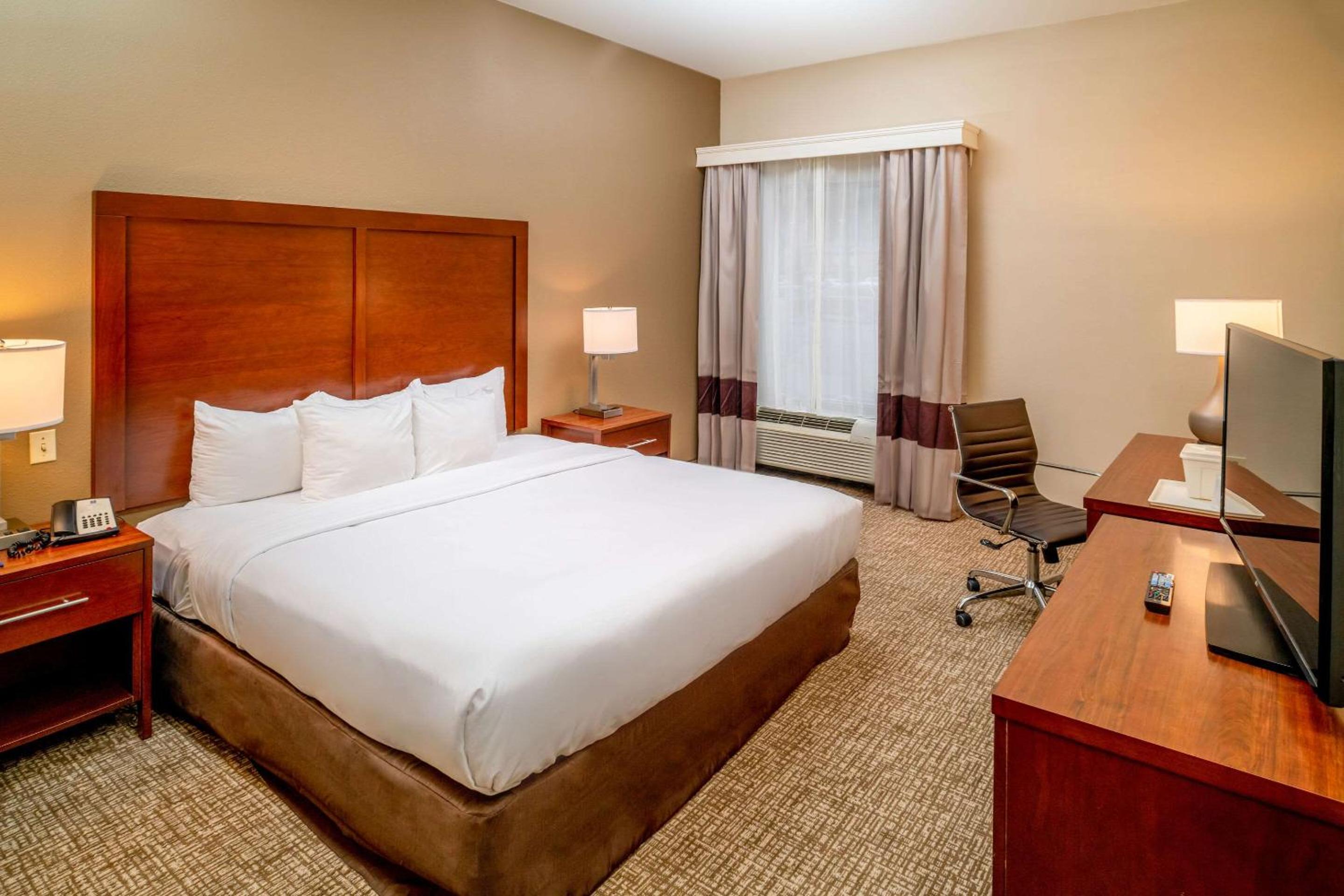 King Room - Non-Smoking photo 1