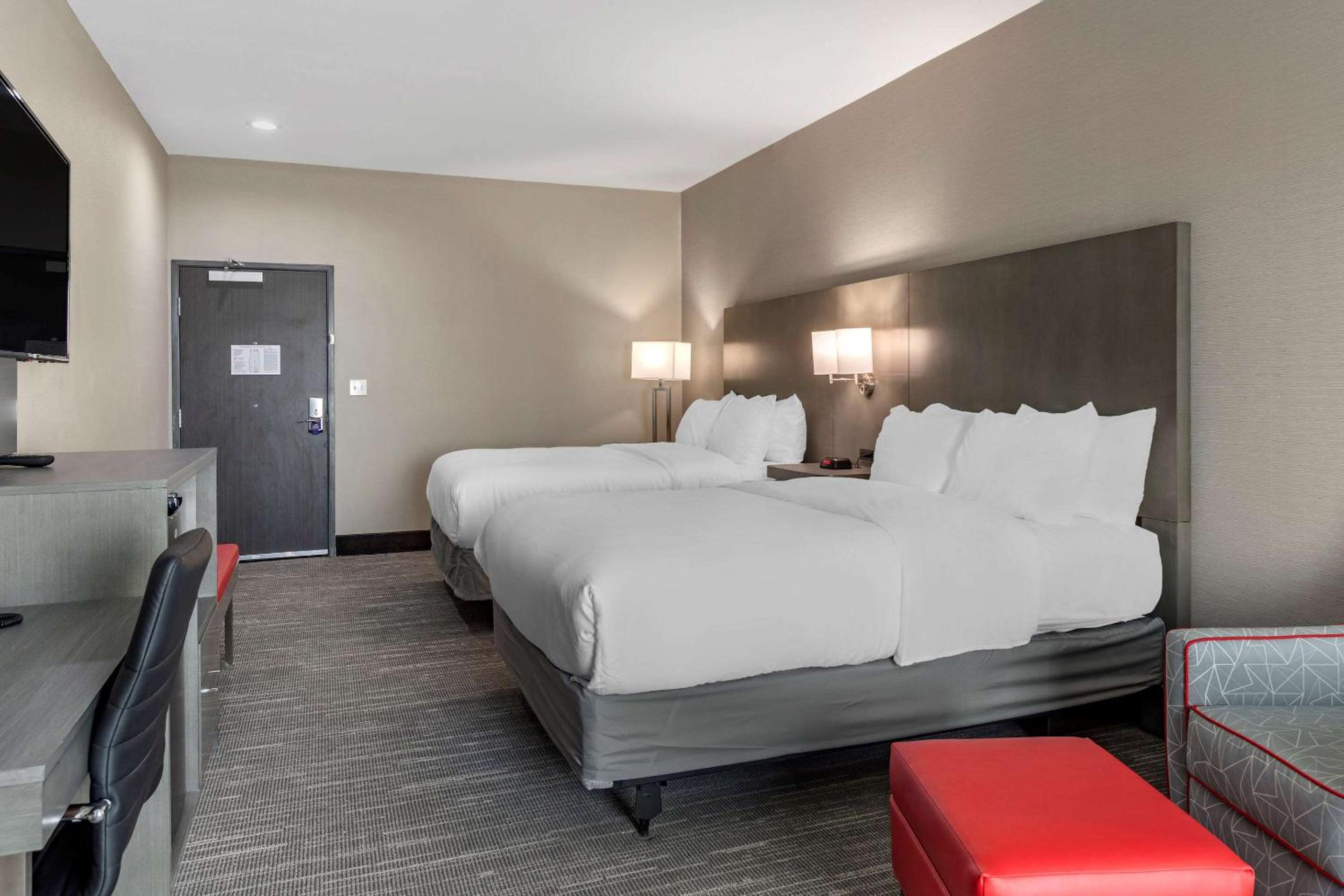 Queen Room with Two Queen Beds - Accessible/Non-Smoking  - Photo 5