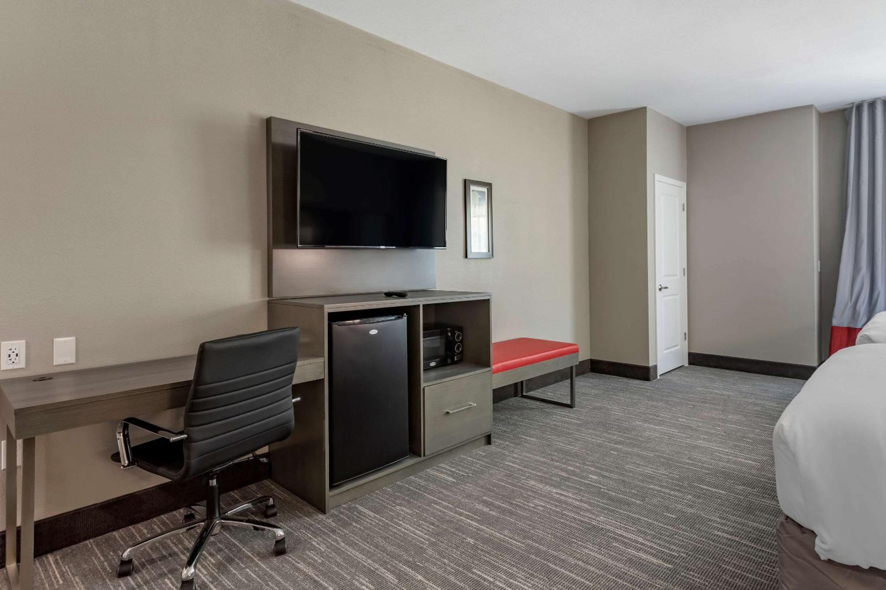 Suite with Two Queen Beds - Accessible/Non-Smoking - Photo 2