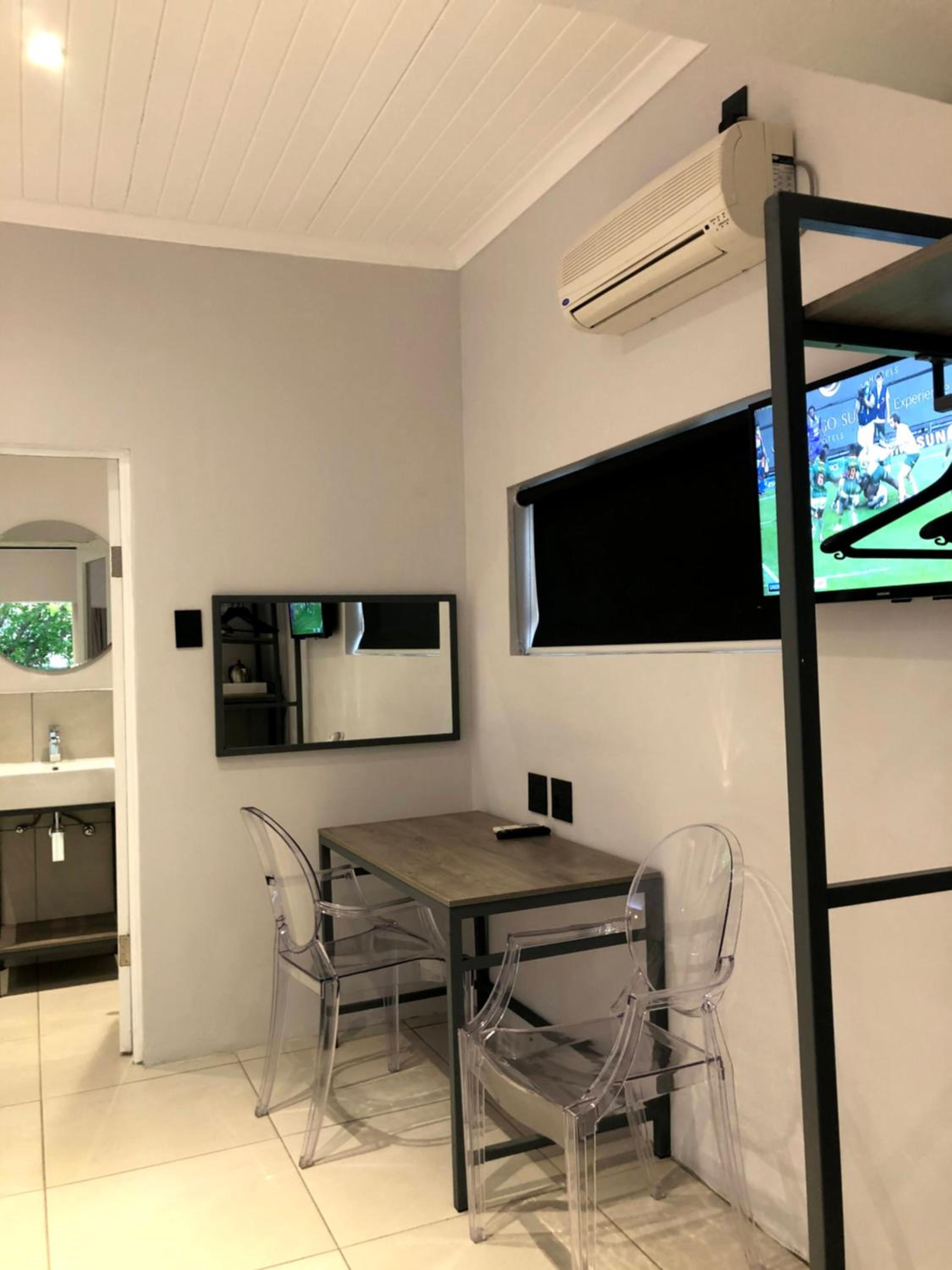 Superior Double or Twin Room - Photo 11