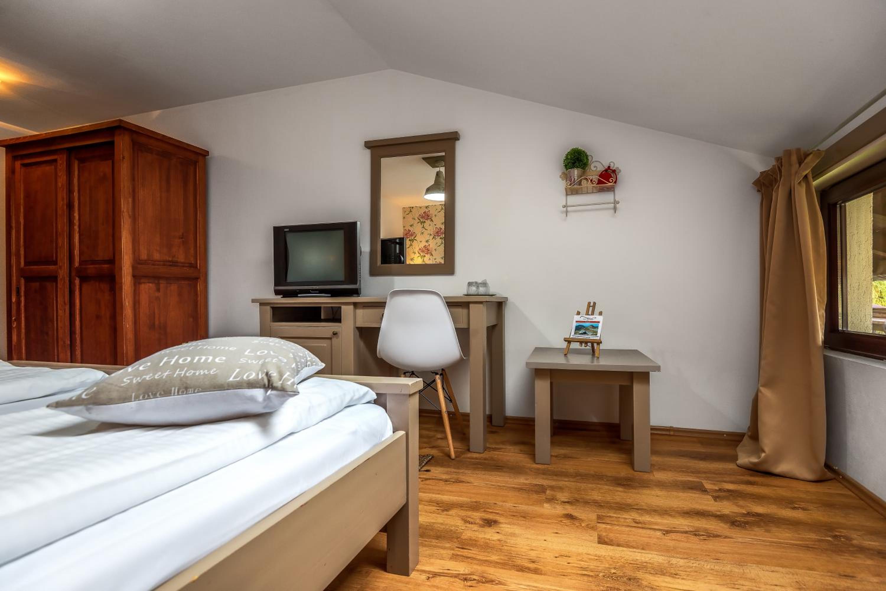 Budget Double or Twin Room - Photo 5
