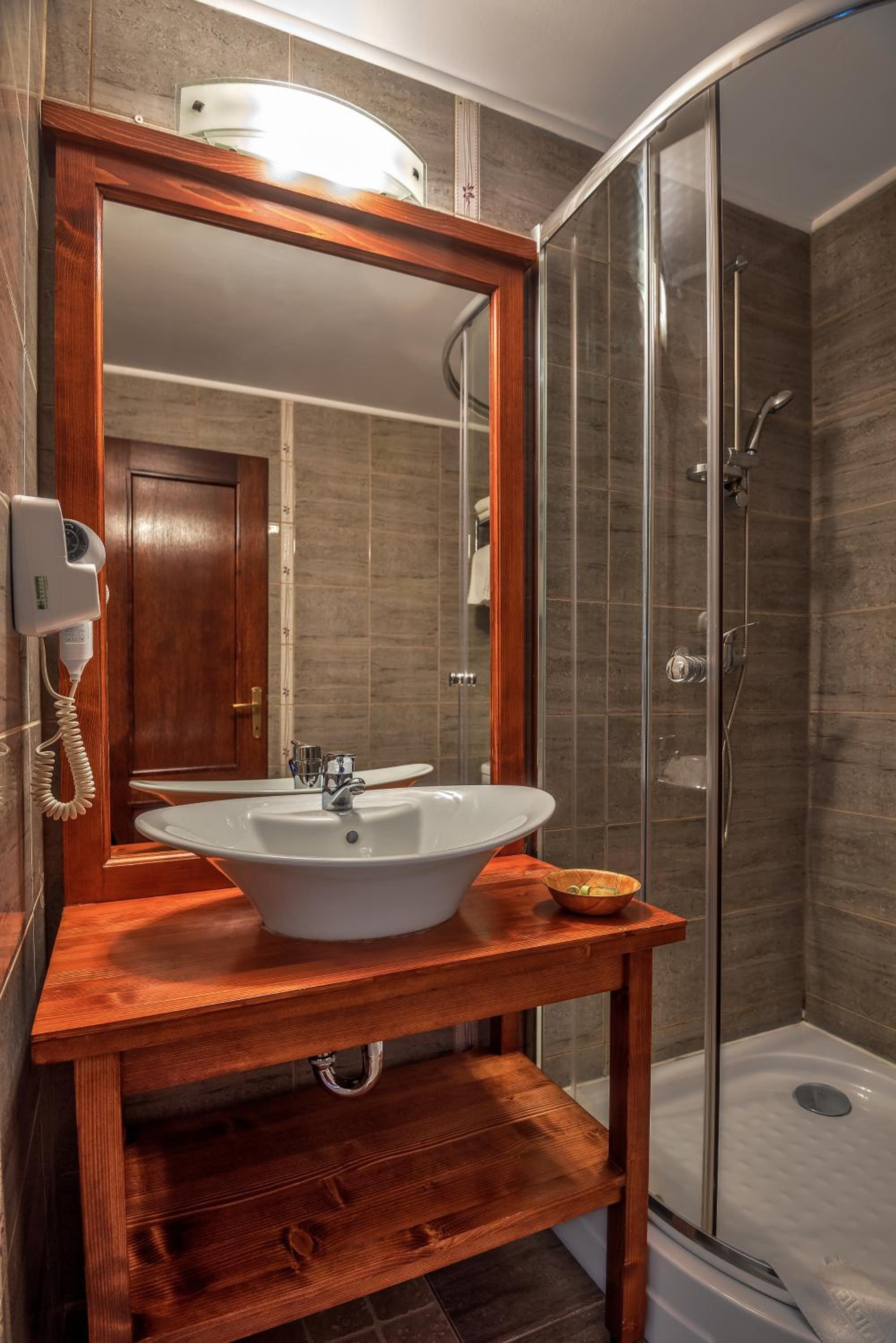 Budget Double or Twin Room - Photo 8