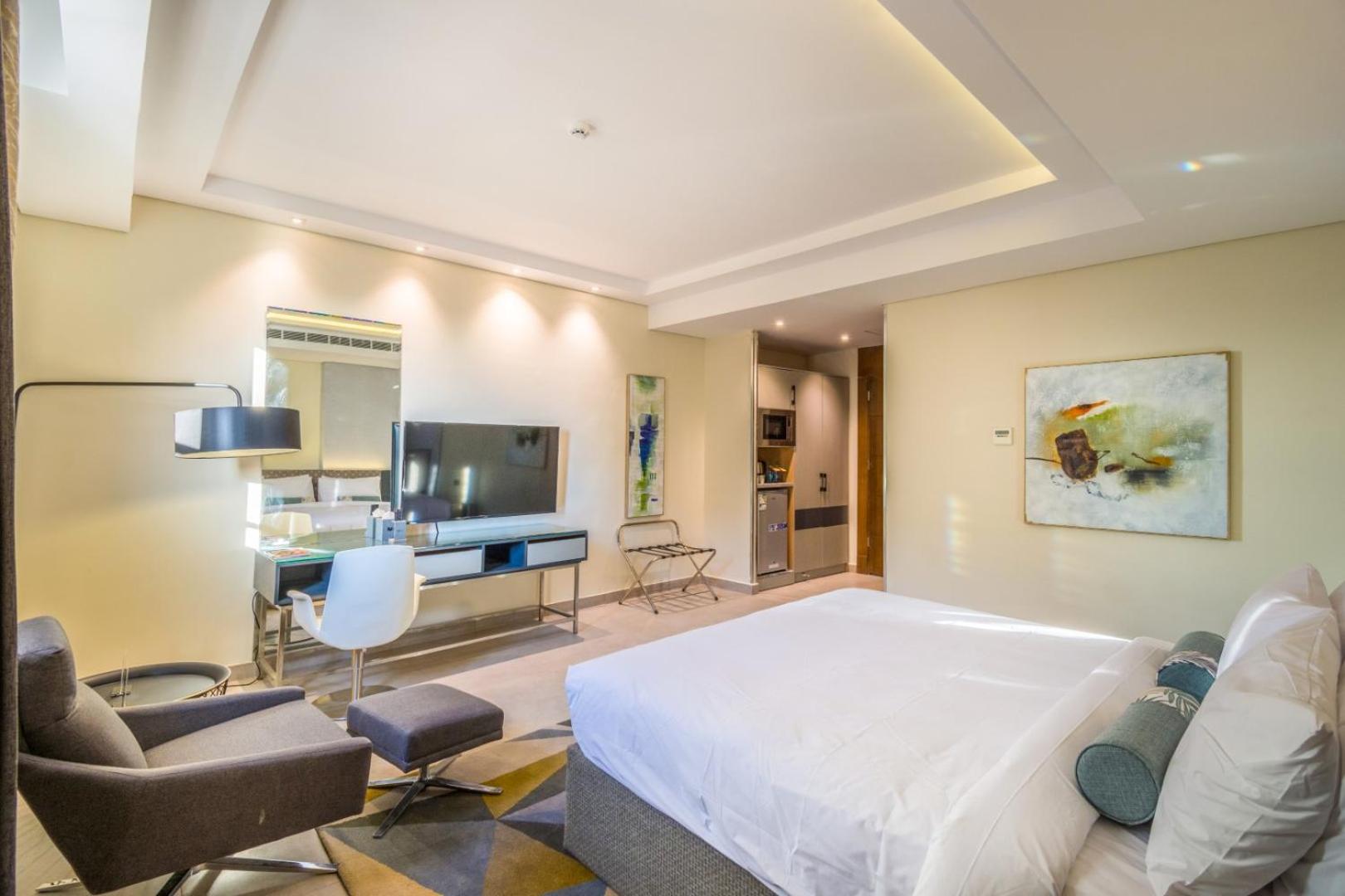 Deluxe Suite - Photo 5