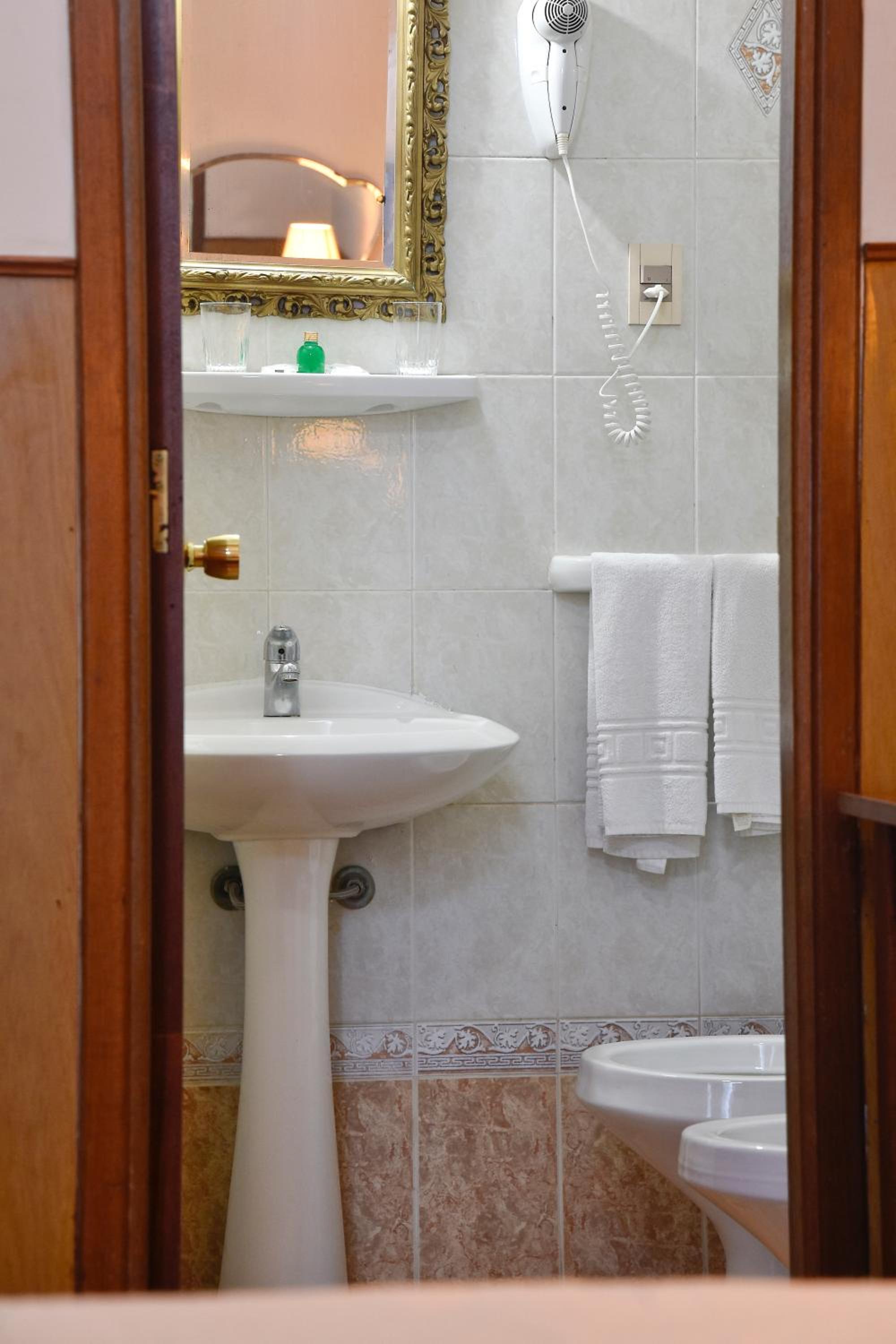 Double or Twin Room photo 2