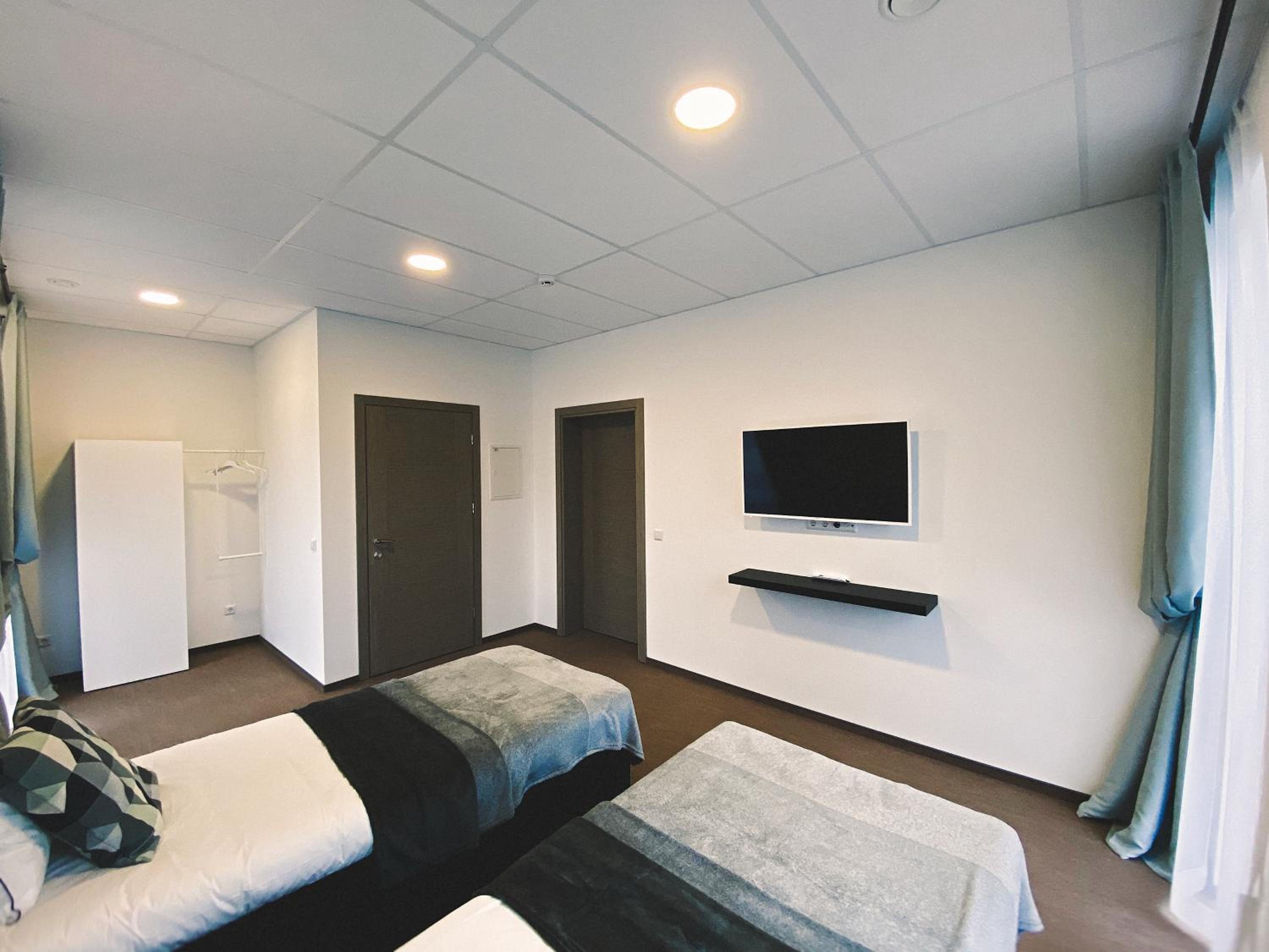 Small Twin Room - Photo 7