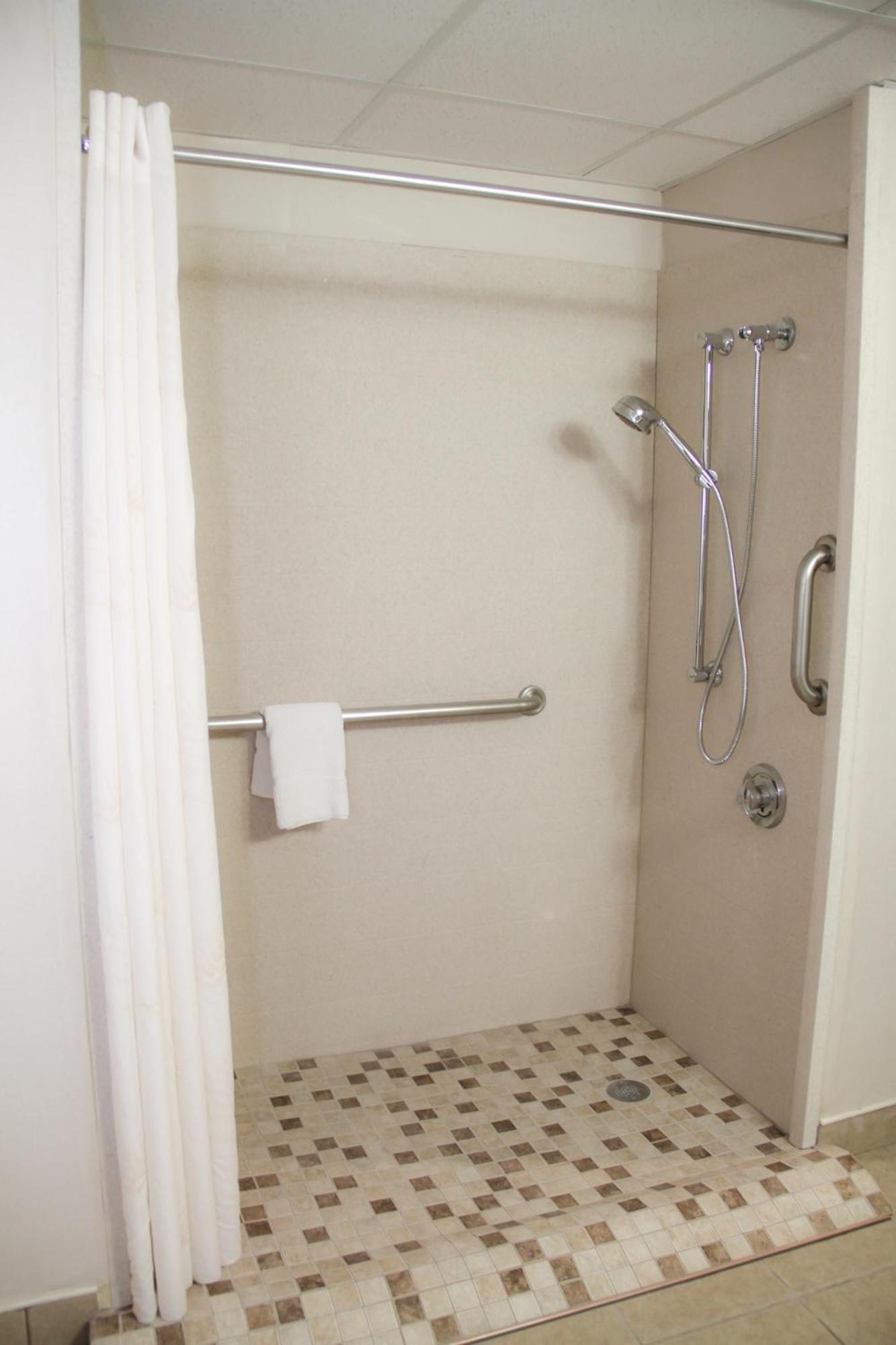 Comfort Inn & Suites Syracuse-Carrier Circle, Photo 5