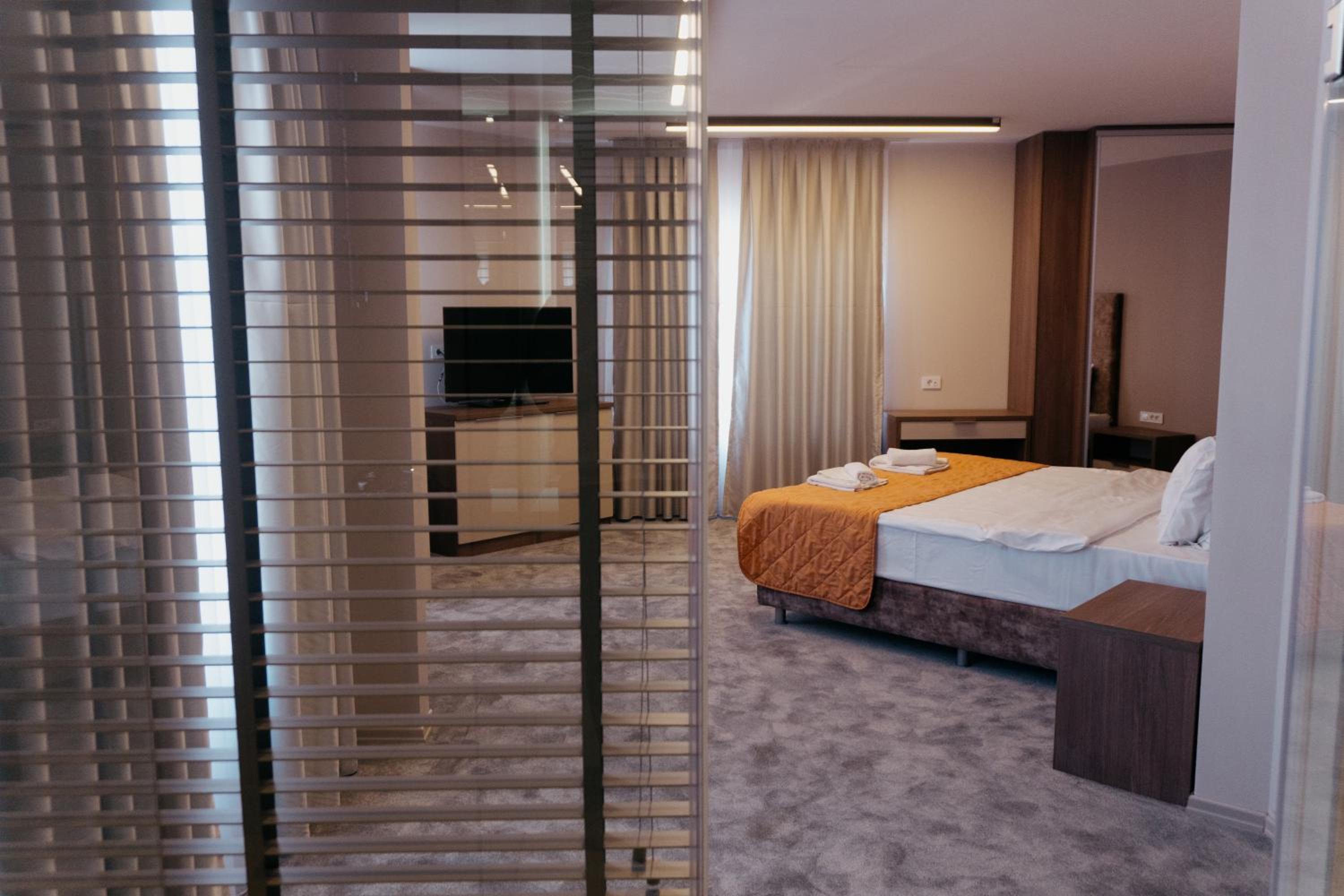 Deluxe King Suite