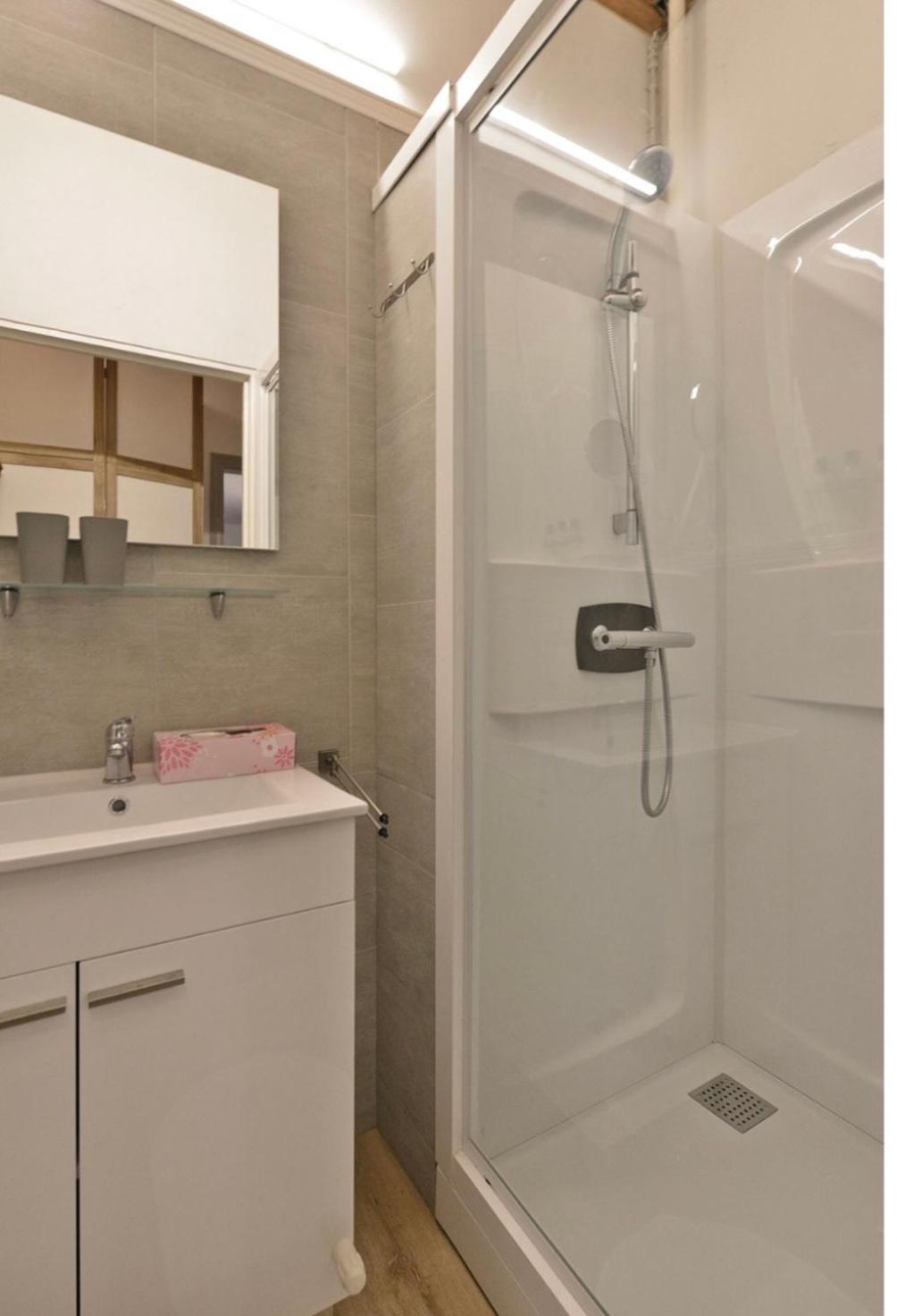 Twin Room - Photo 9