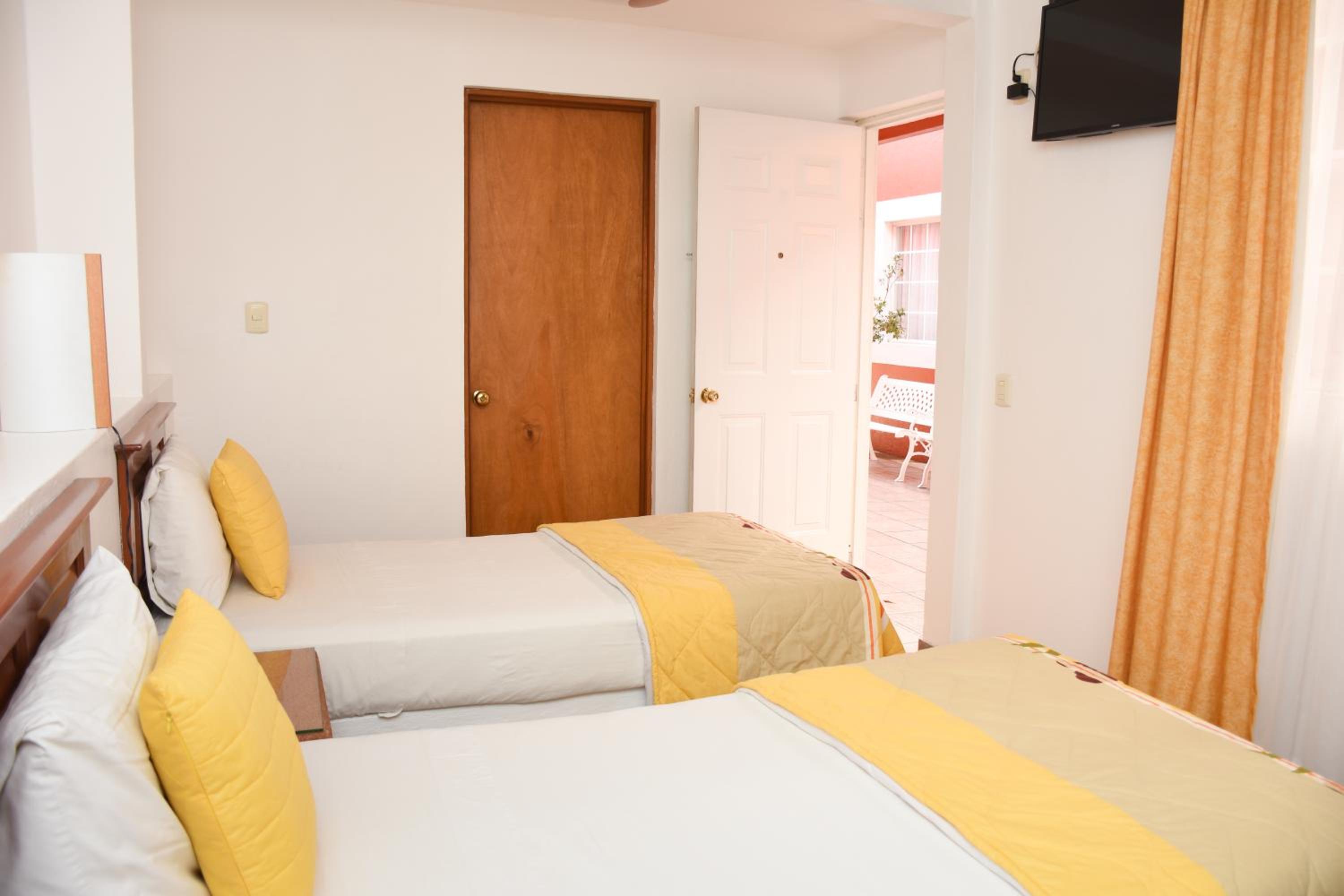 Double Room with Two Single Beds photo 1