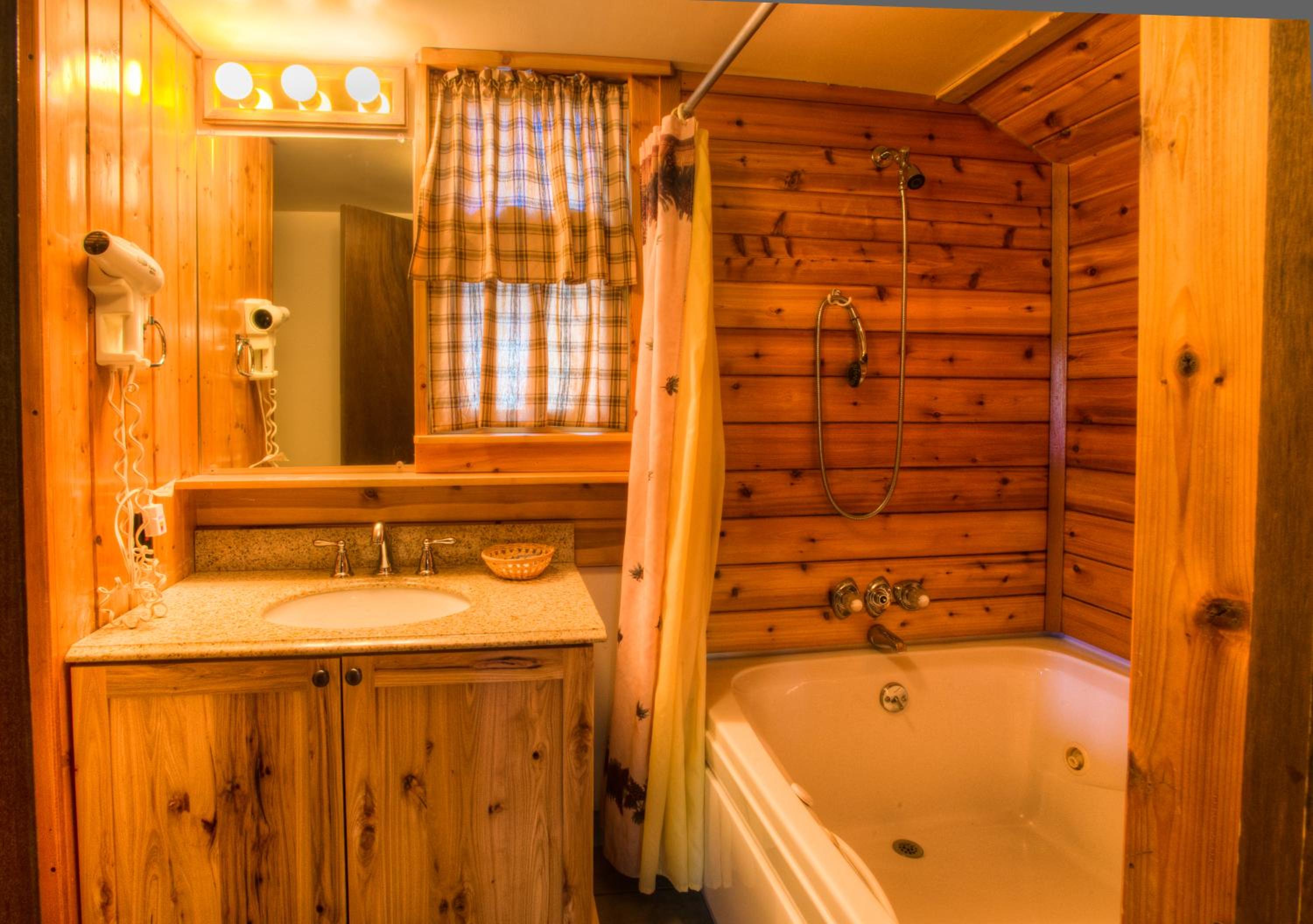 Cottage King Room with Spa Bath photo 2