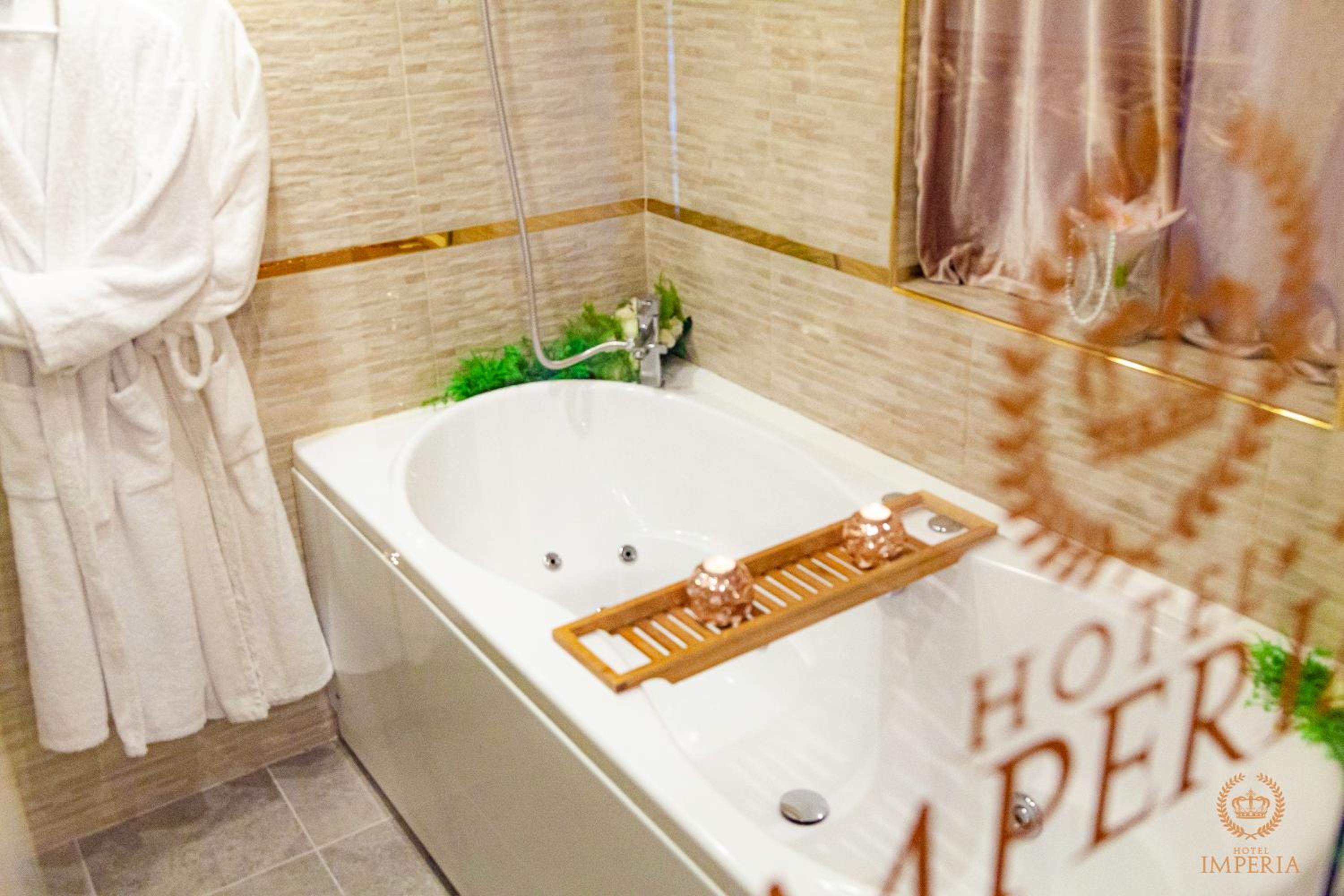 Studio with Spa Bath - Photo 9