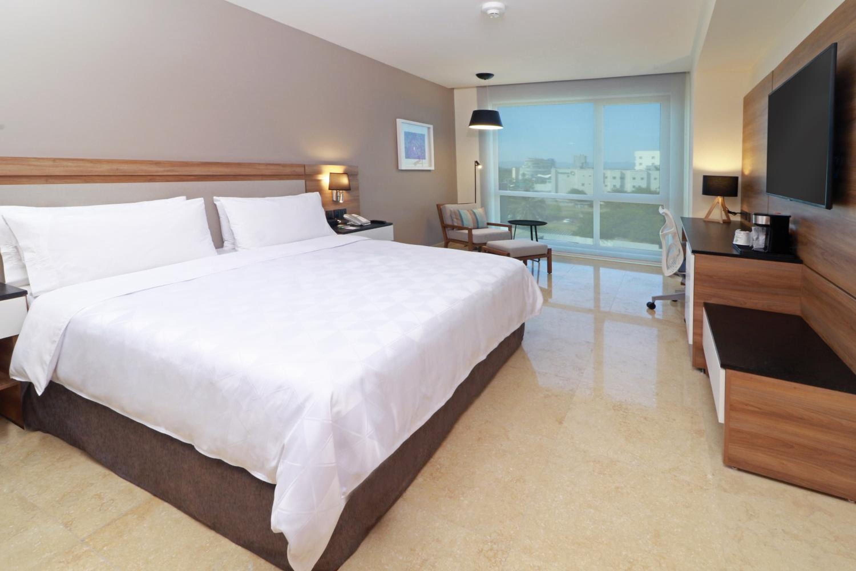 Standard King Room - Photo 3
