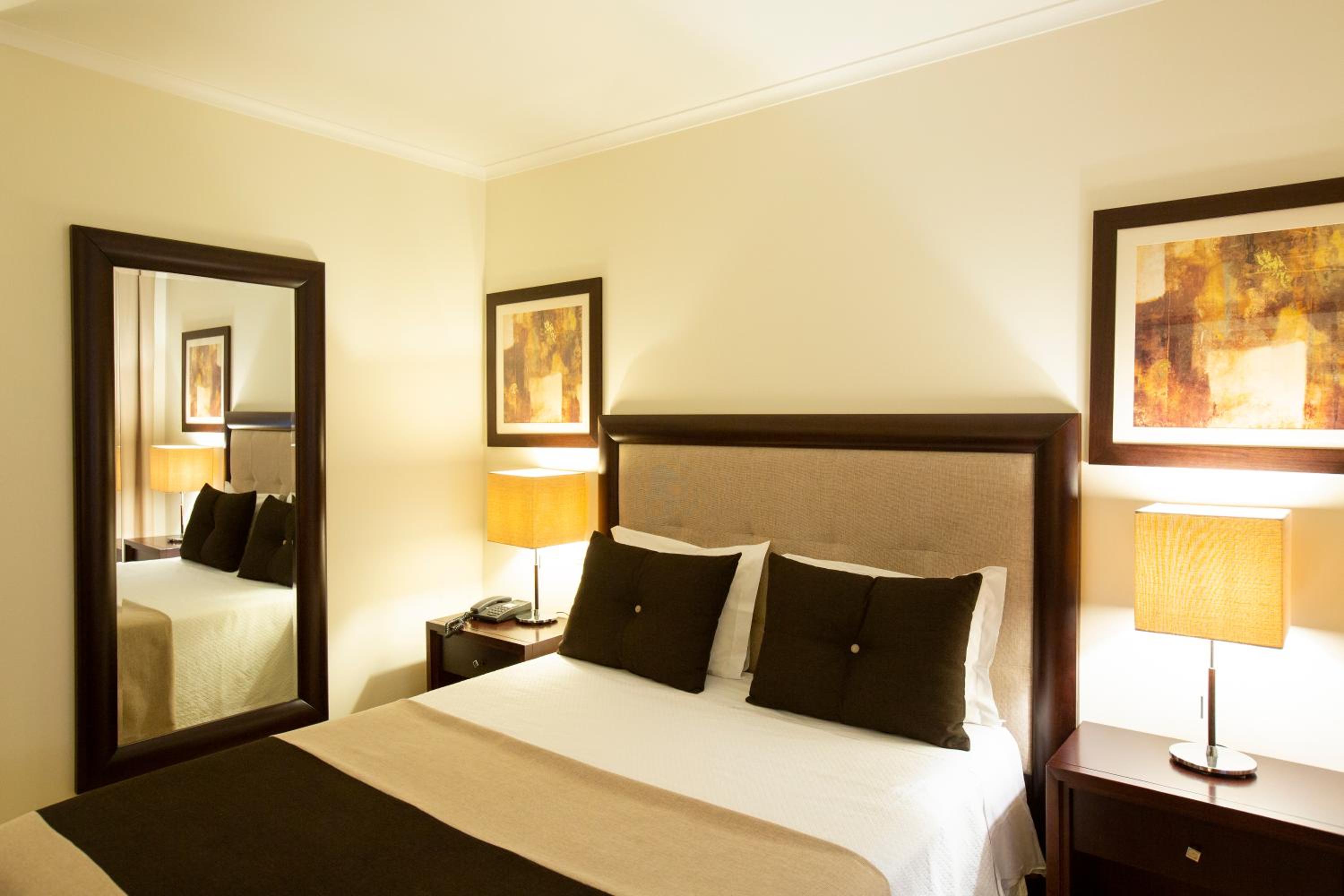 Double or Twin Room - Photo 6