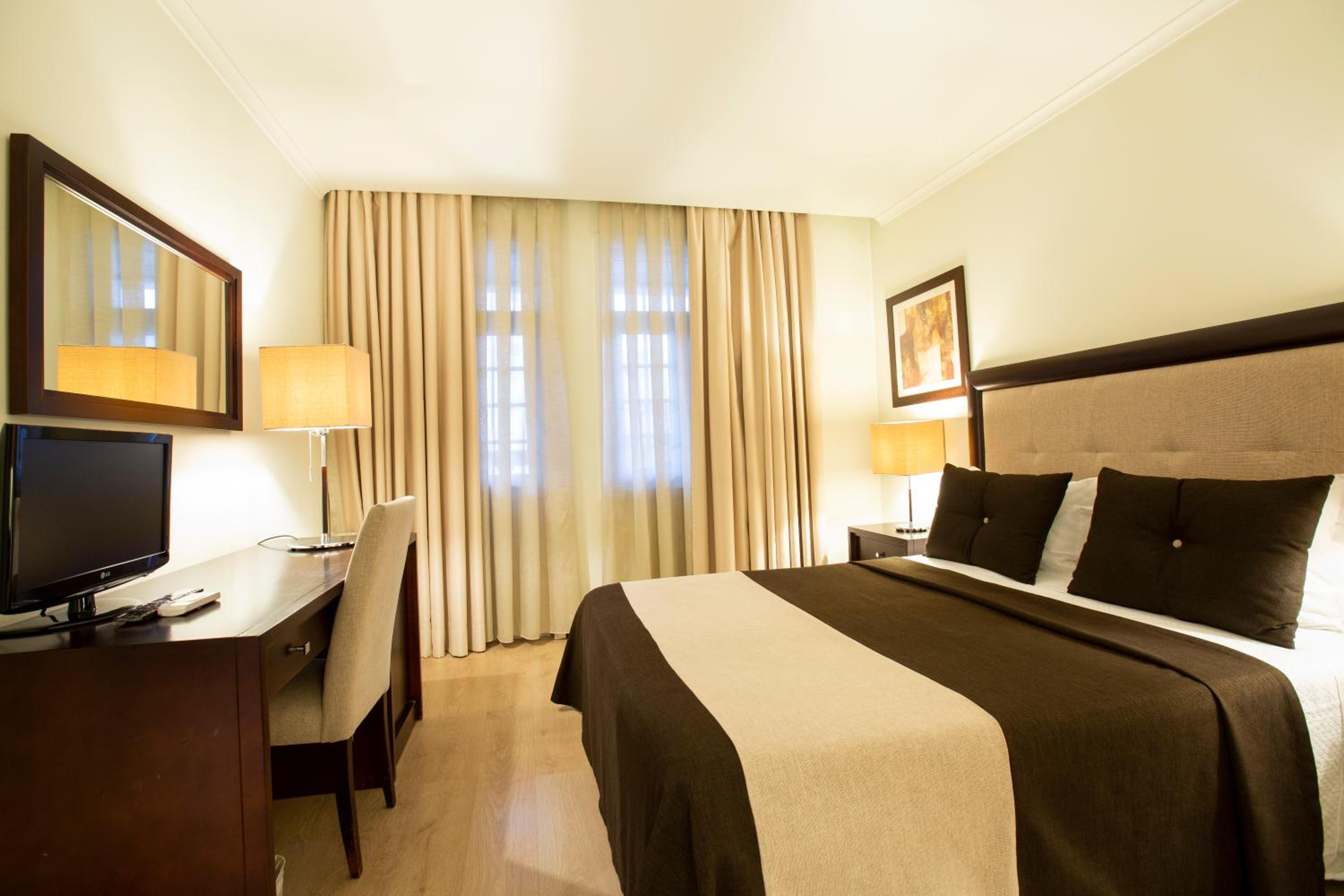 Double or Twin Room - Photo 7