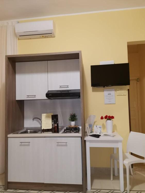 Large Double Room - Photo 5