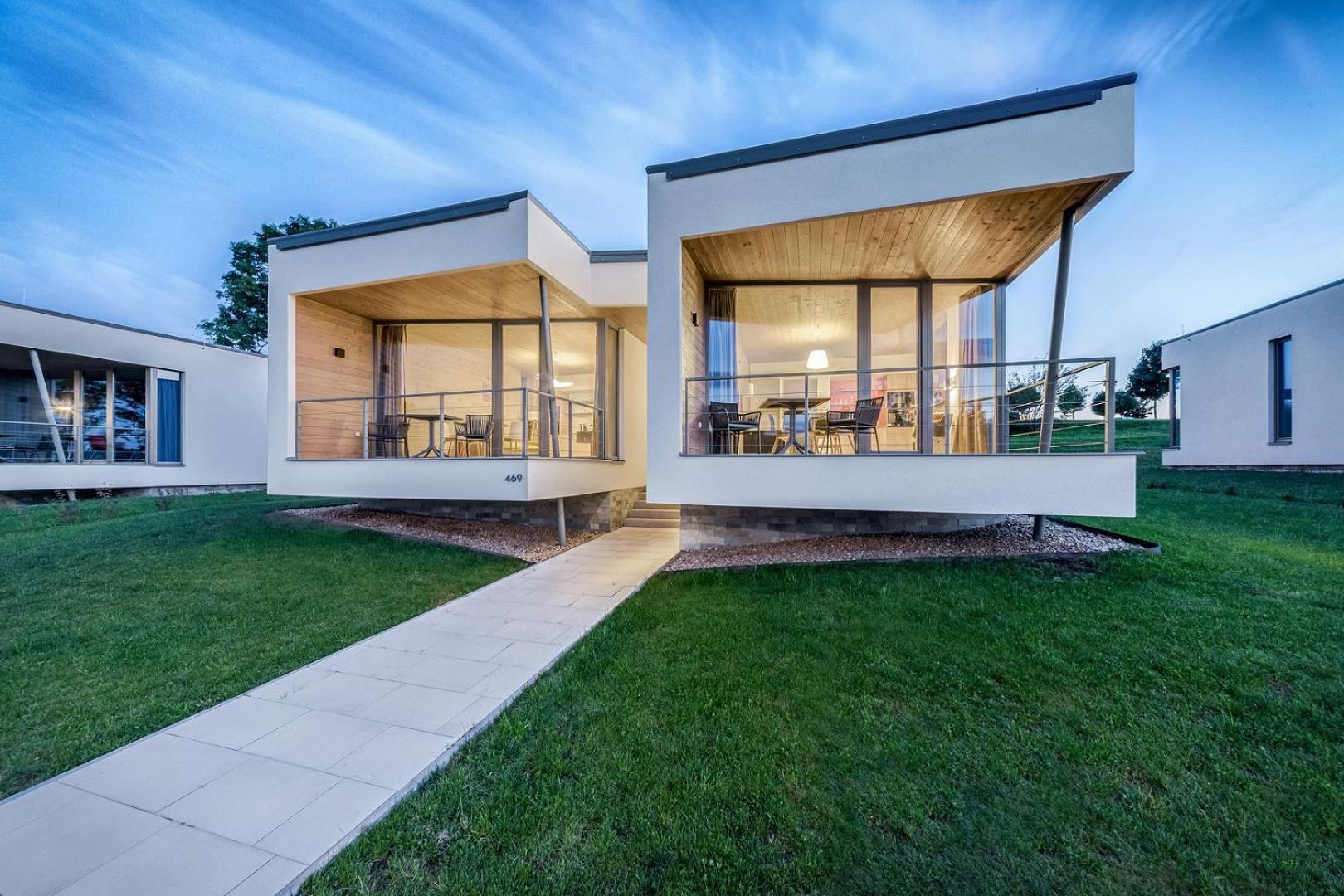One-Bedroom Apartment with Whirlpool