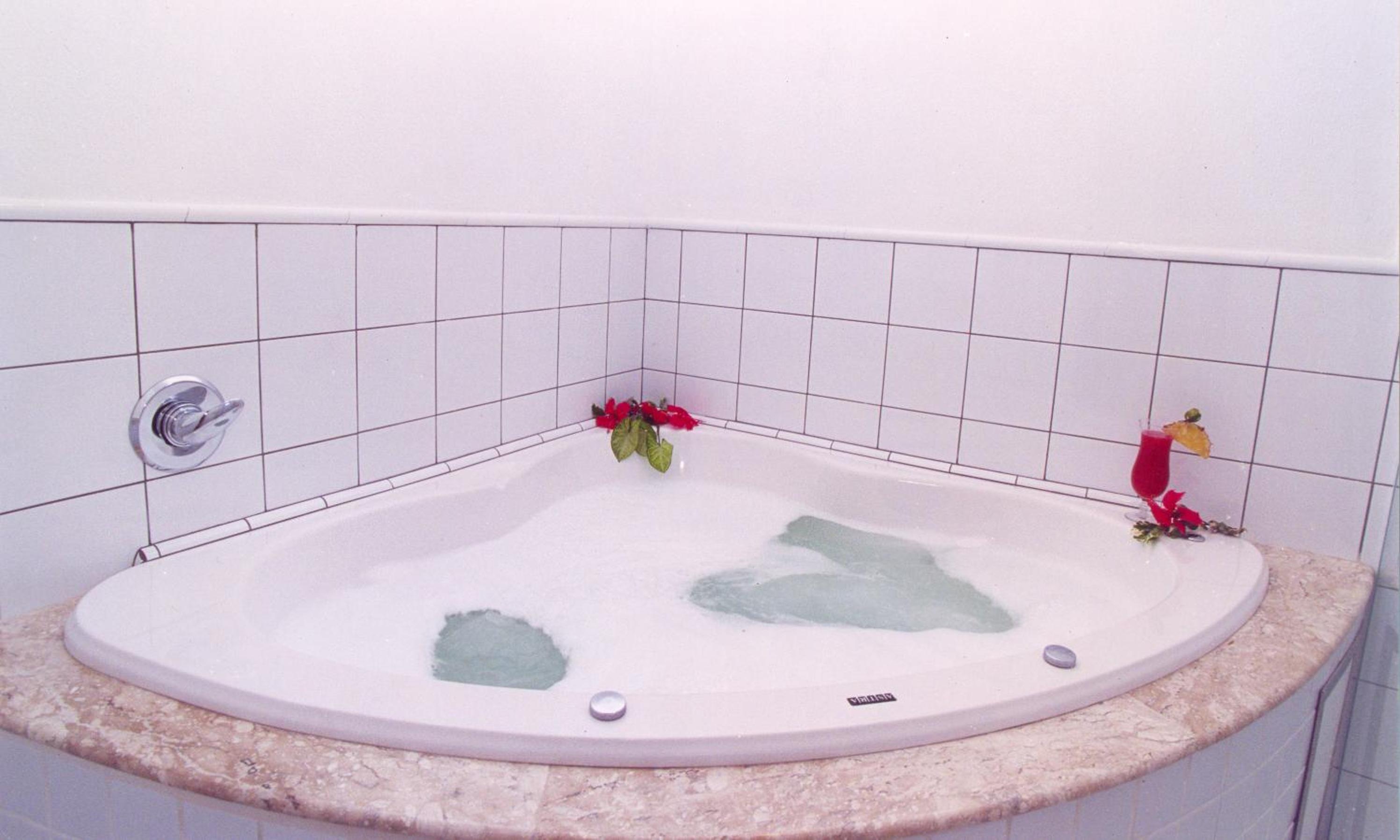 Deluxe Double Room with Hot Tub and Side Sea View photo 2