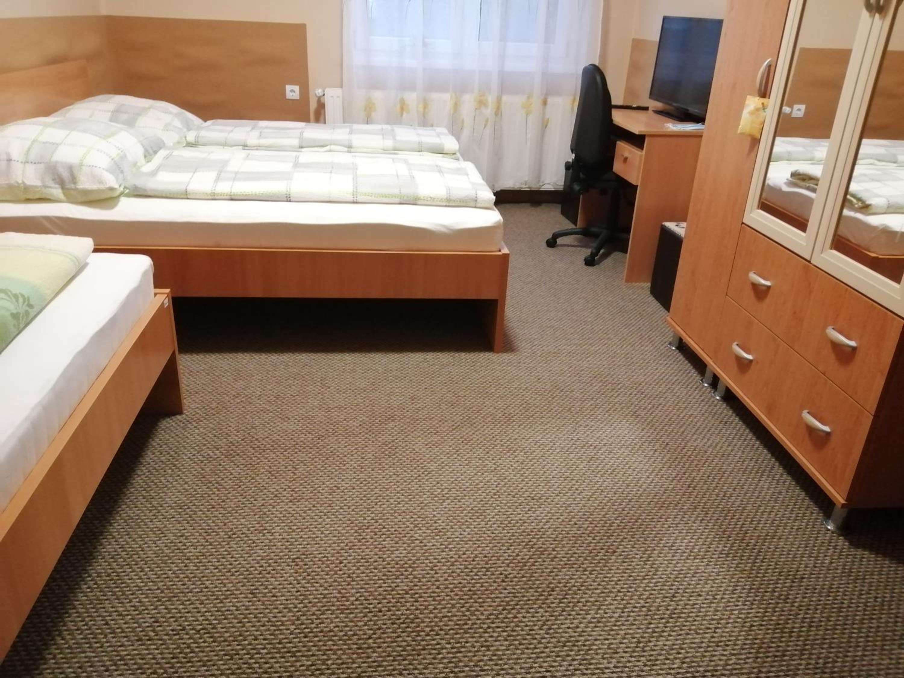 Twin Room - Disability Access photo 1