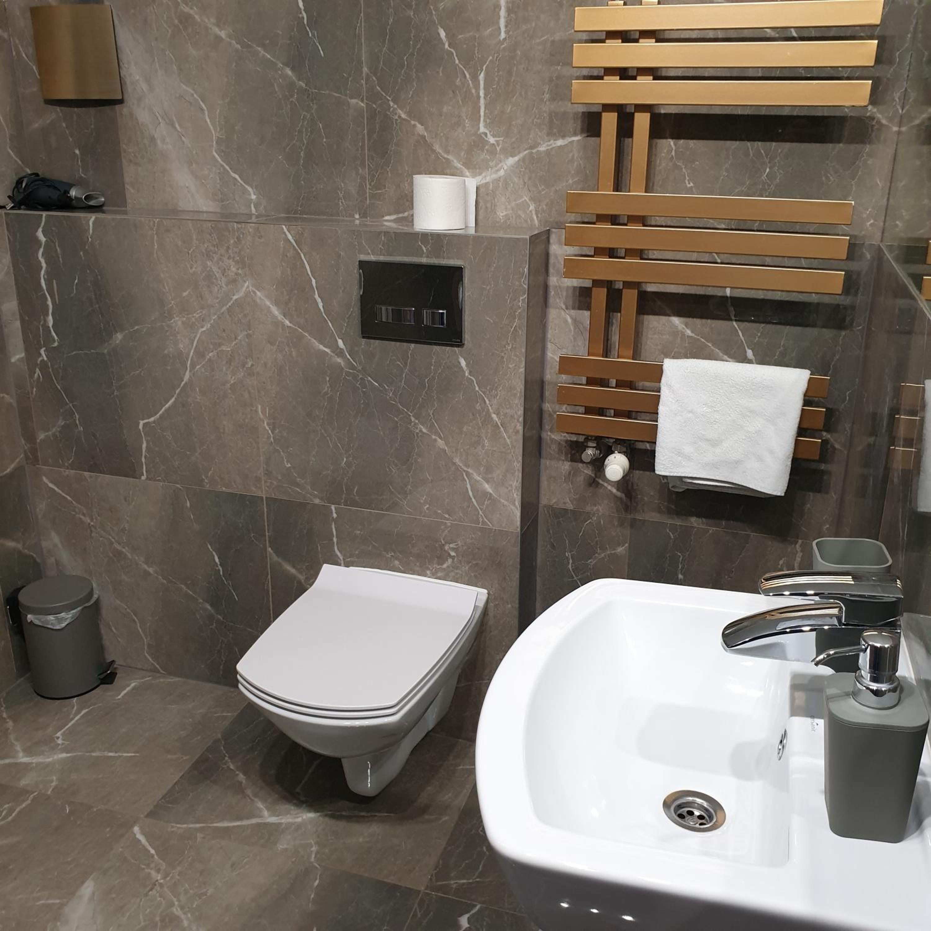 Double Room - Photo 6