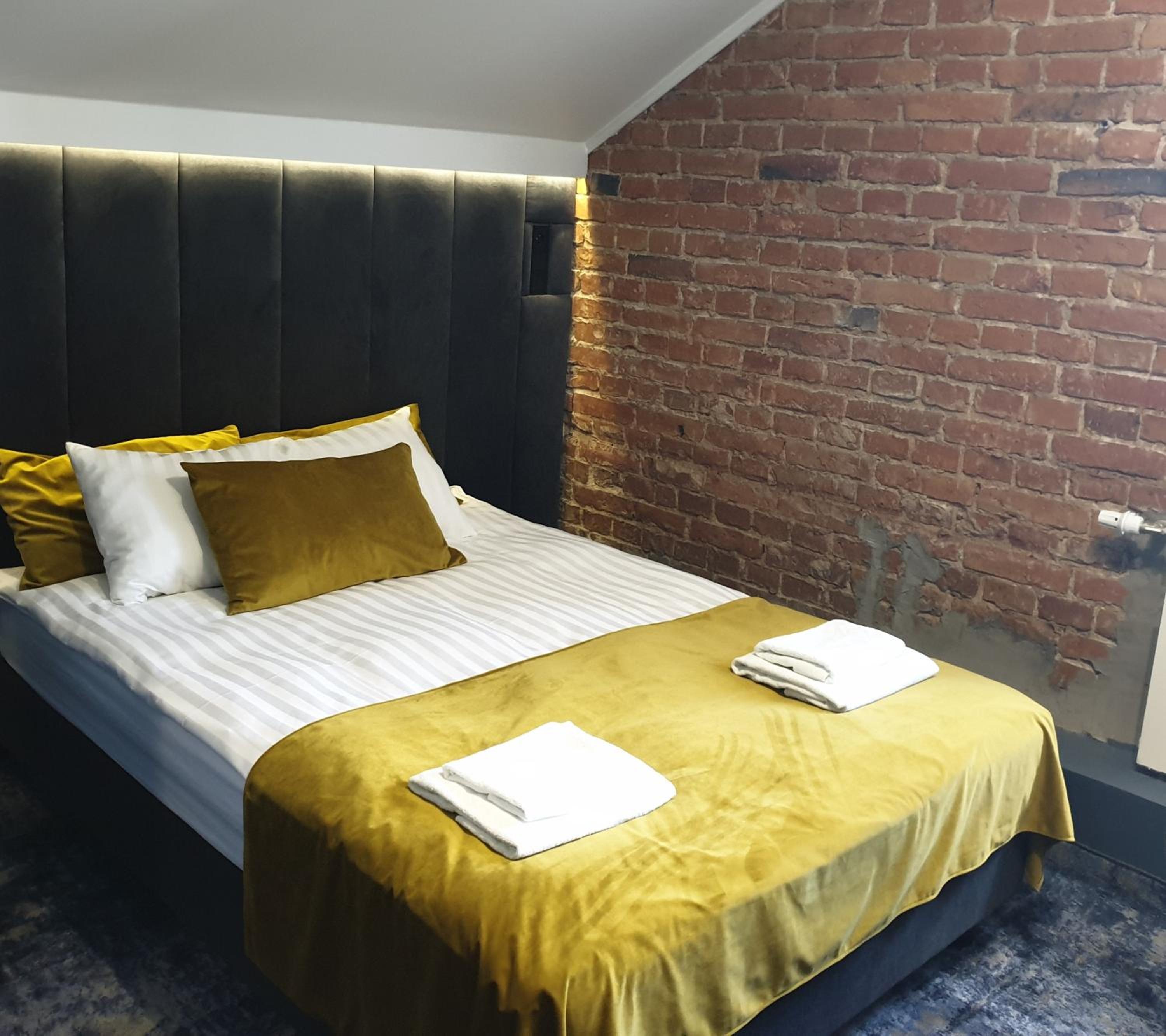 Double Room - Photo 16