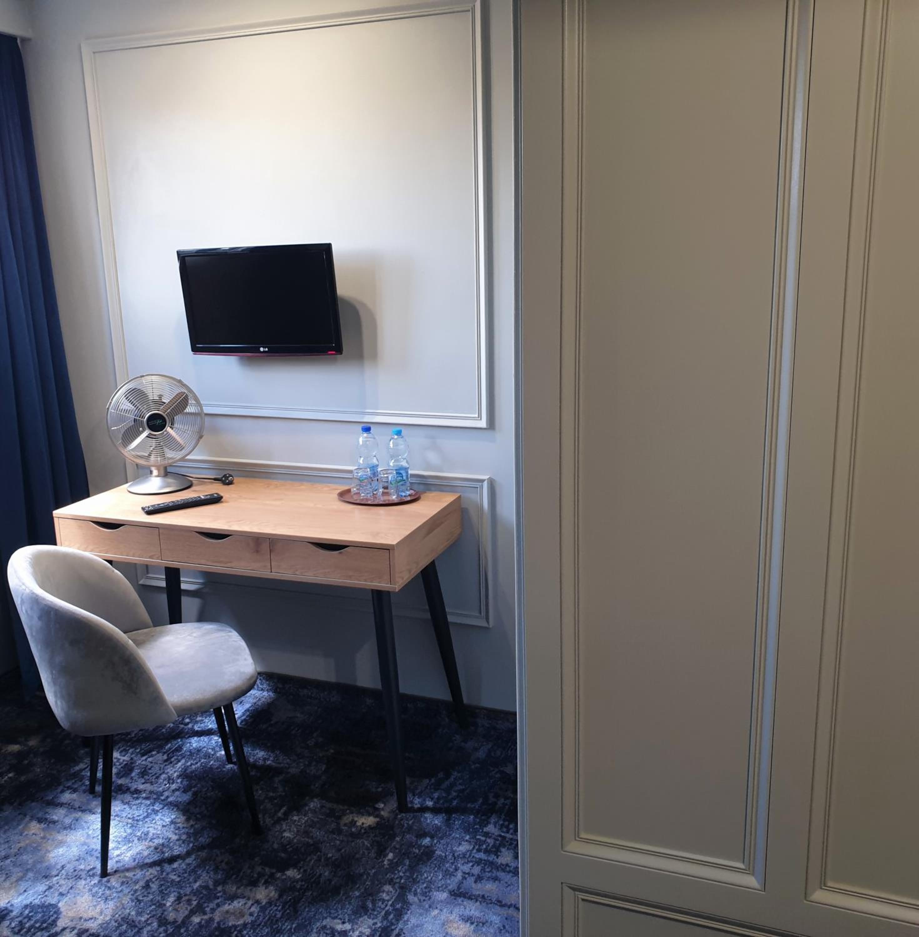 Twin Room - Photo 6