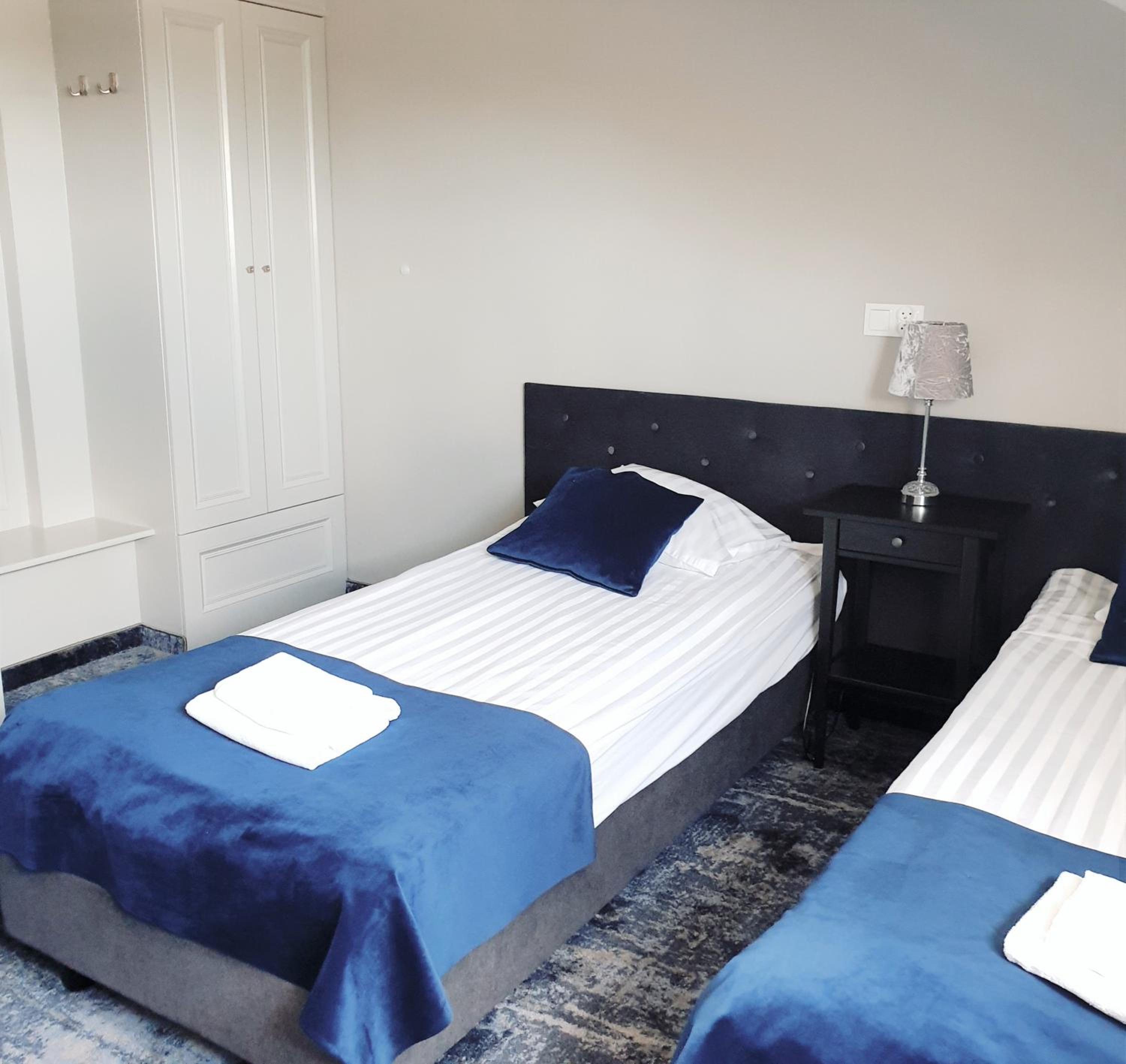 Twin Room - Photo 9