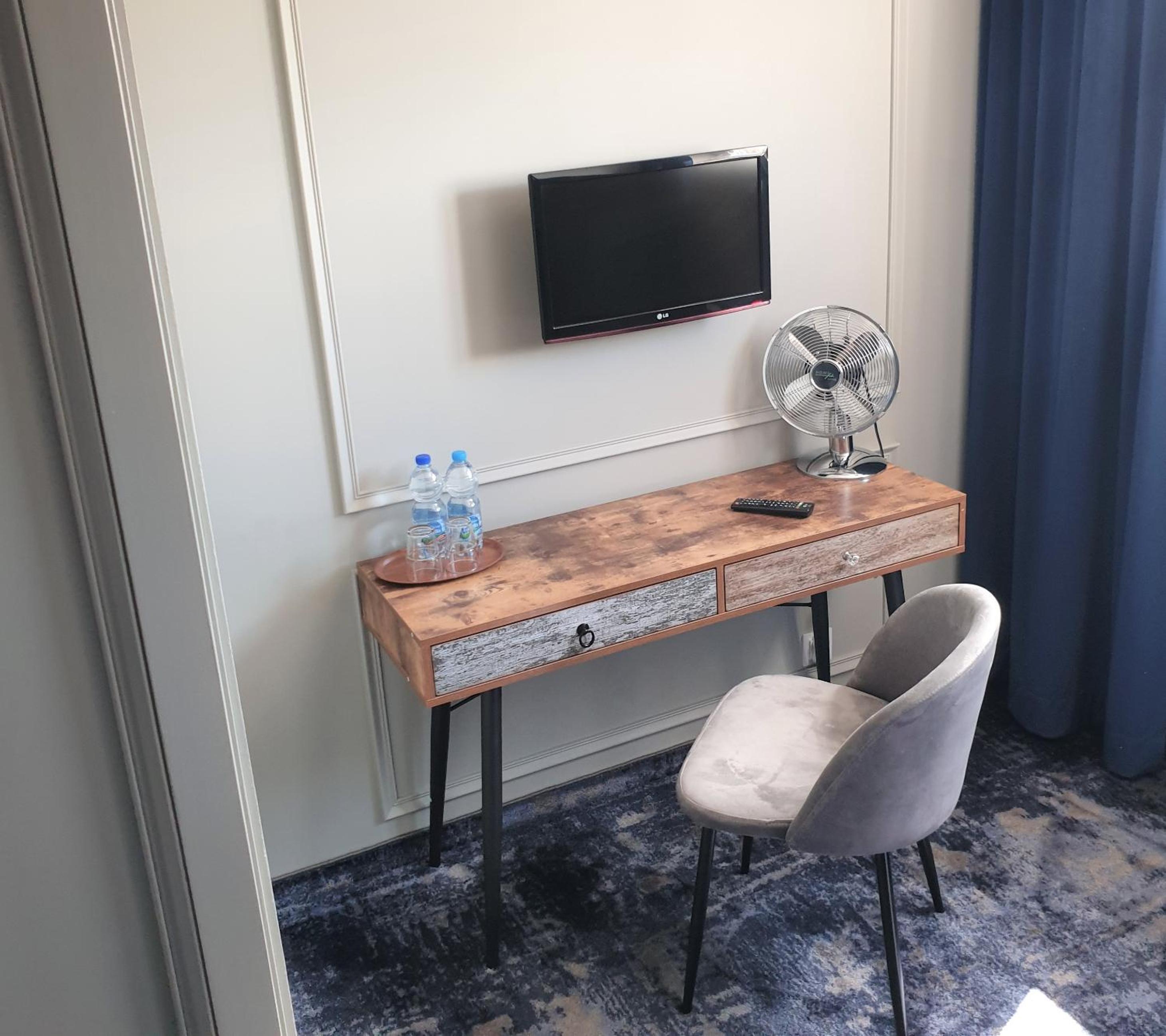 Twin Room - Photo 2