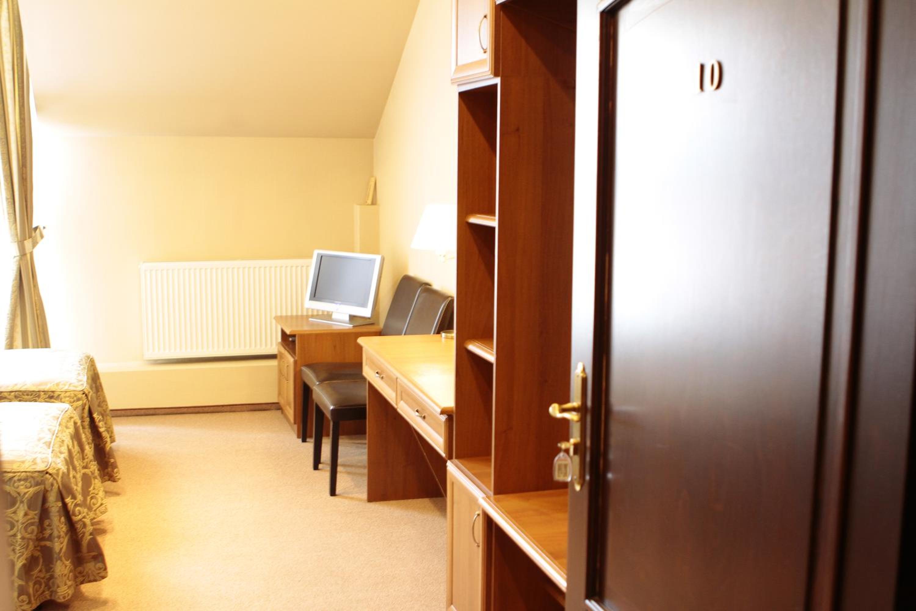 Twin Room - Photo 8