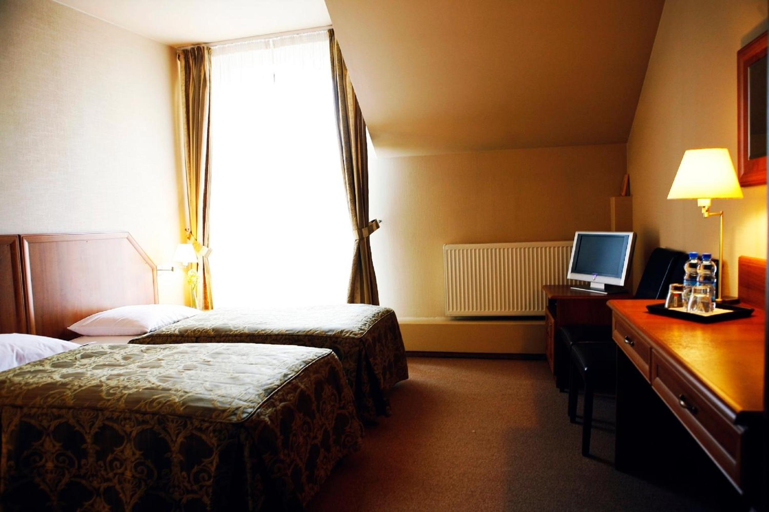 Twin Room - Photo 9