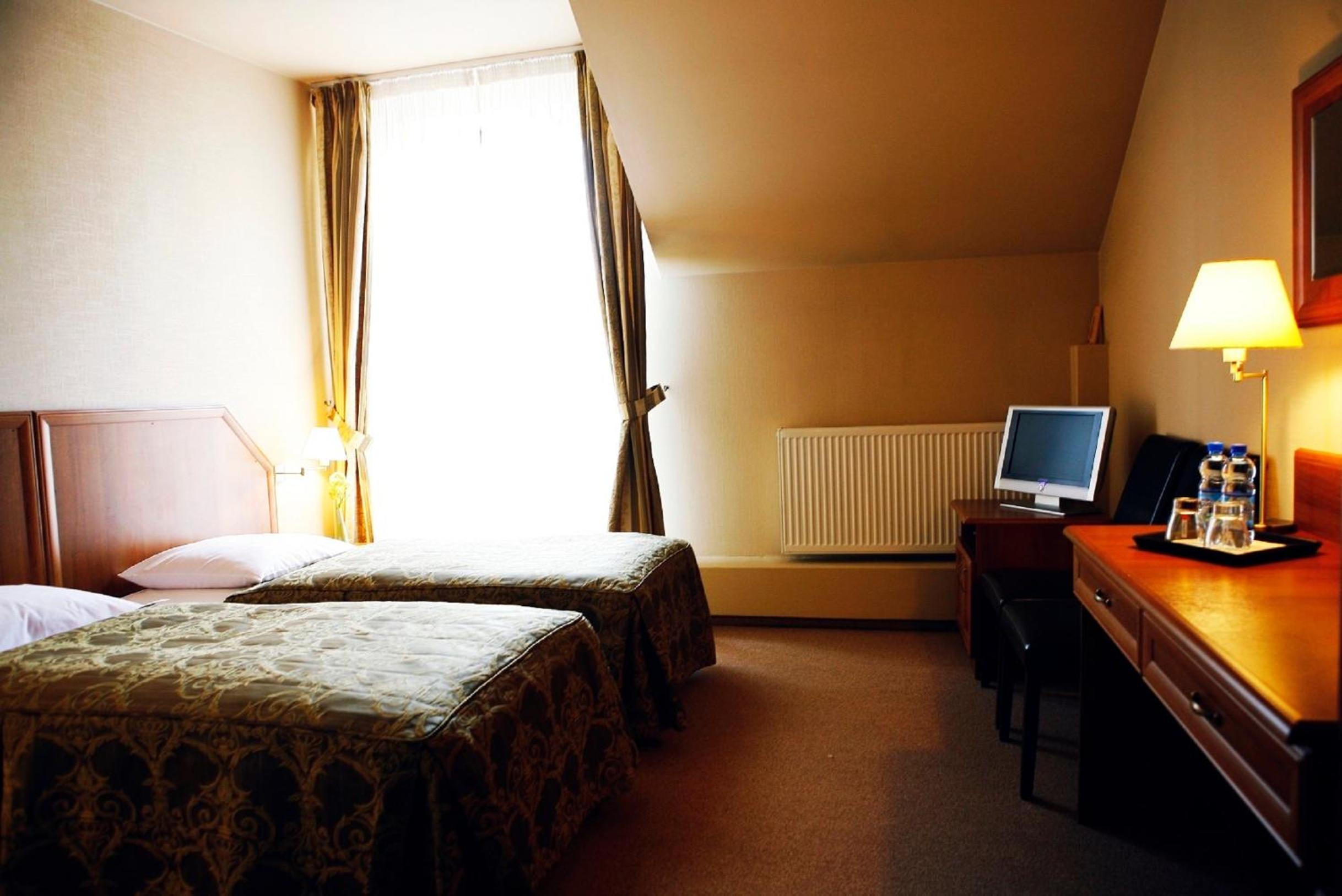 Twin Room - Photo 11