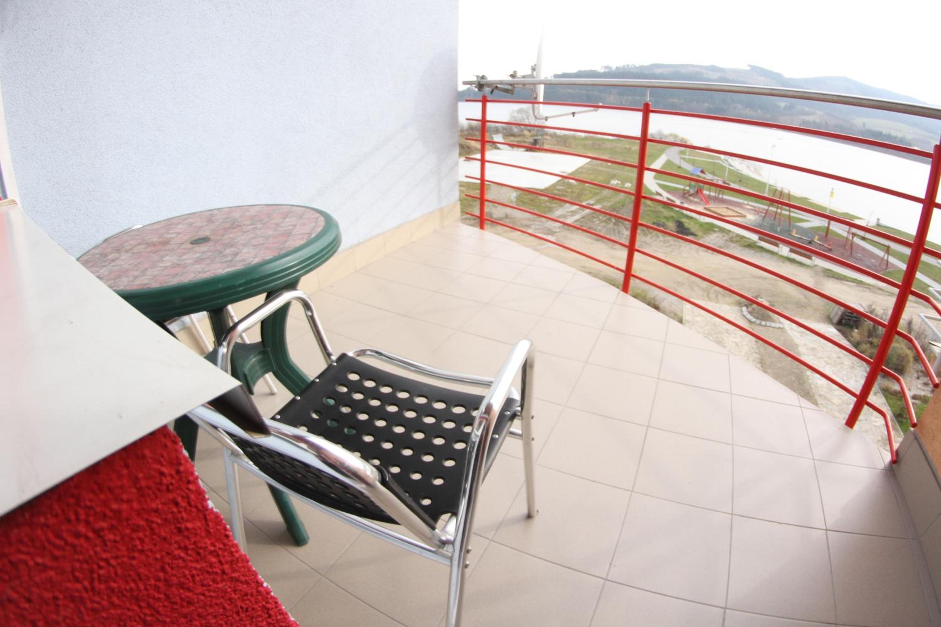 Comfort Apartment with Balcony and Lake View photo 3